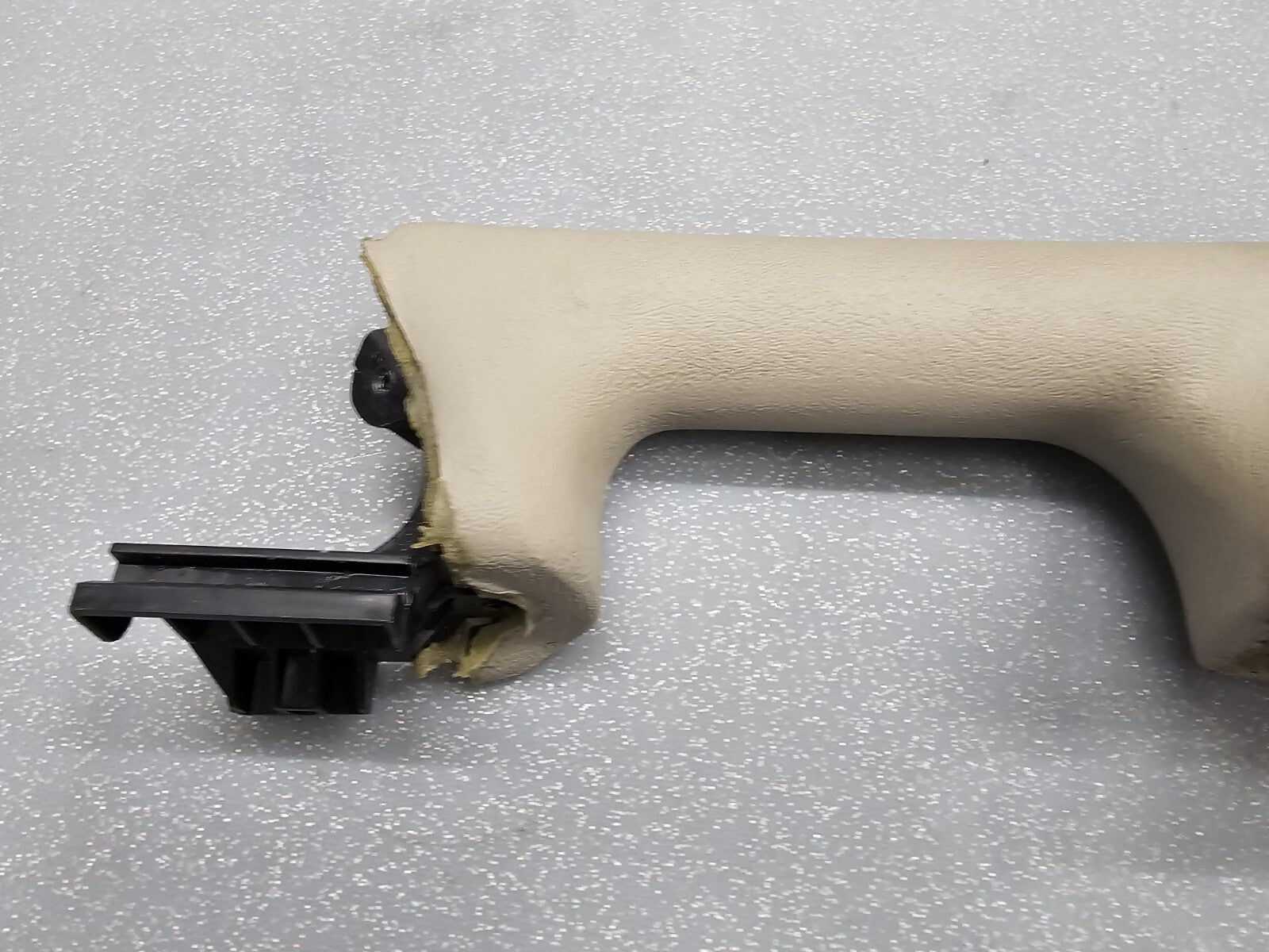 99-02 Chevrolet GMC Silverado Tahoe Front Right Door Armrest Handle Light Tan H1
