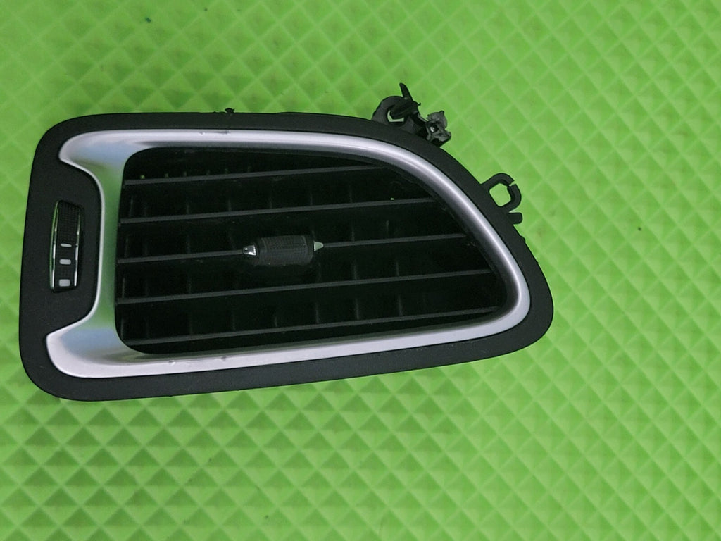 🔥2015-2017 CHRYSLER 200 DRIVER SIDE (LEFT) DASH AIR A/C VENT TRIM VT48