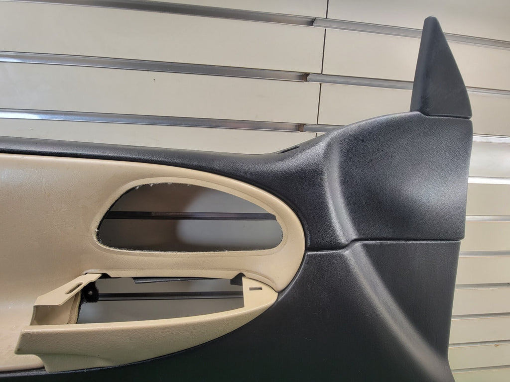 🔥2002-2009 CHEVY TRAILBLAZER Door Panel  Front LEFT DRIVER armrest BLACK/TAN D8