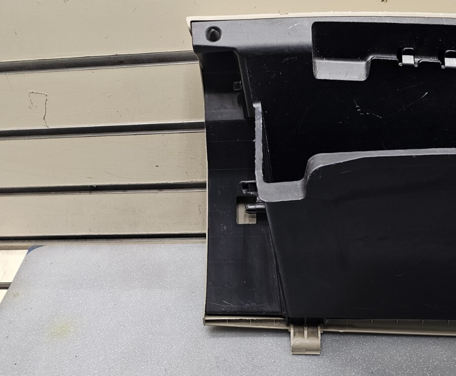 07-13 MITSUBISHI OUTLANDER Dash Glove Box Storage Compartment Assembly Panel Tan