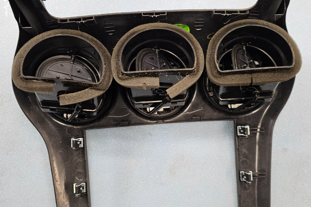 🔥08-10 Saturn Vue Center Dash Radio Stereo Display Bezel Trim Panel DK Gray B31
