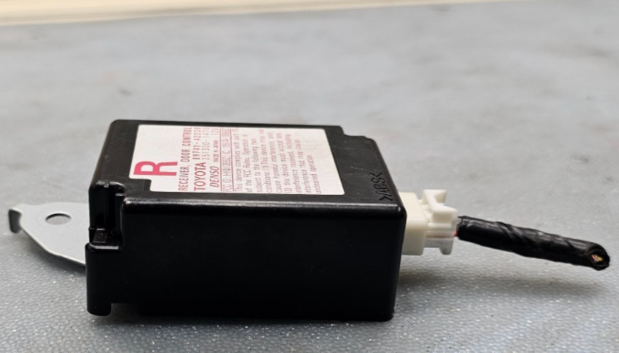 🔥06-09 Toyota RAV4 Door Control Receiver Relay Module Computer Assembly Black