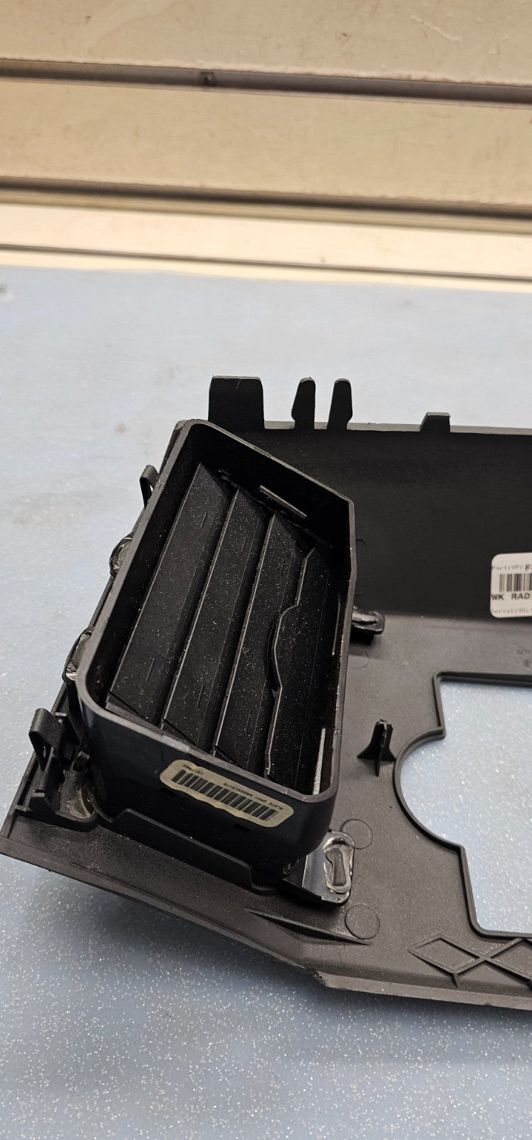 🔥05-07 Grand Cherokee Center Radio Dash Bezel Trim Panel Surround Balck B30