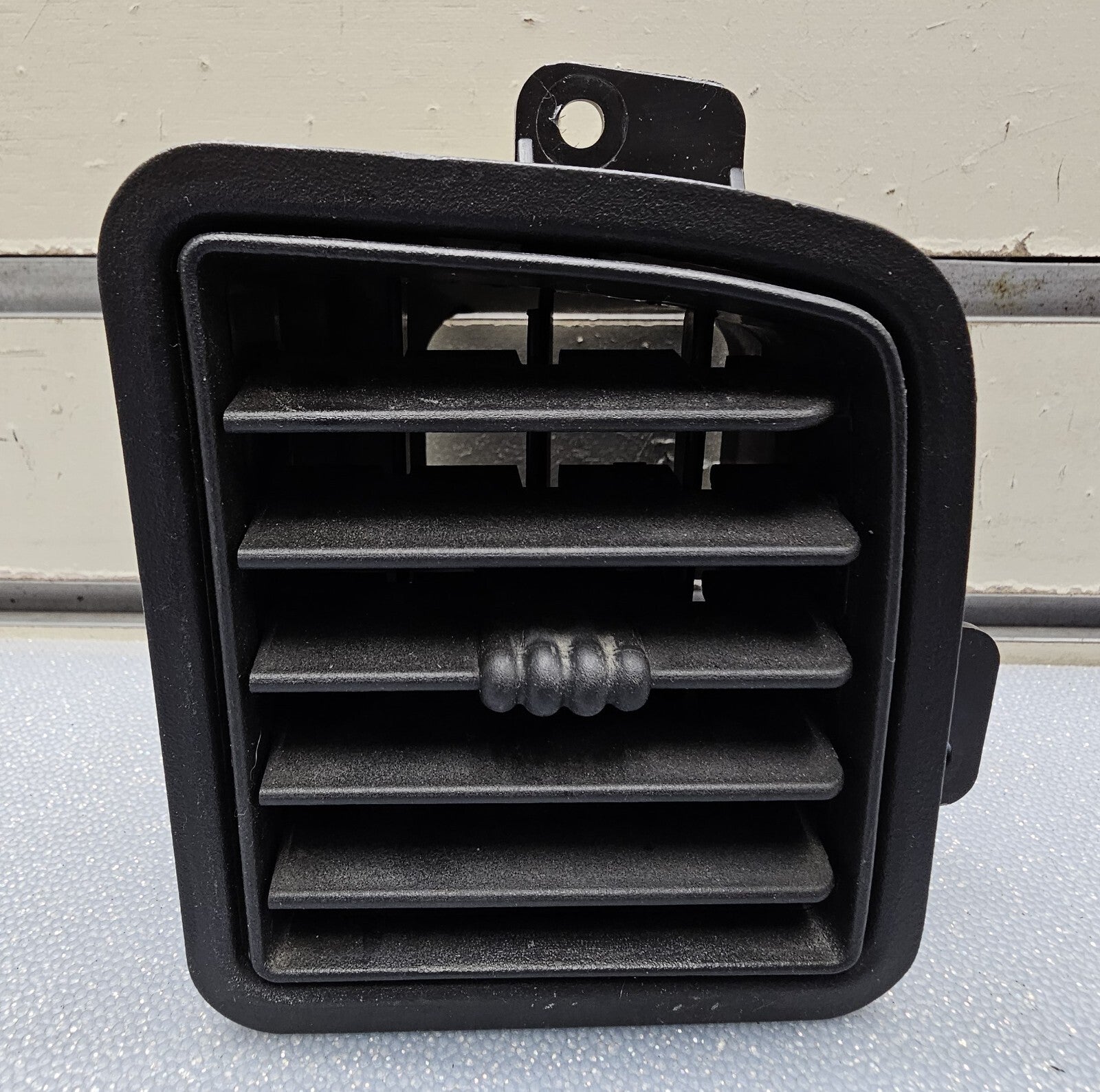 99-06 Silverado Sierra Dash Air Vent Left Driver Heater Climate Temperature OEM