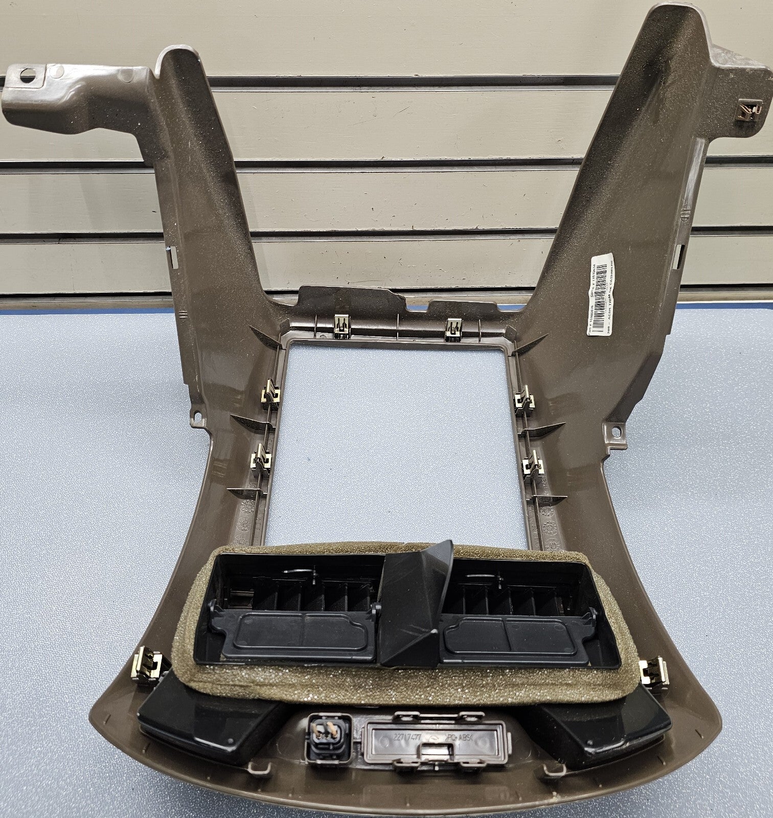 🔥04-07 Chevy MALIBU Dash Center Bezel Radio Climate Air Vents TRIM Tan B7