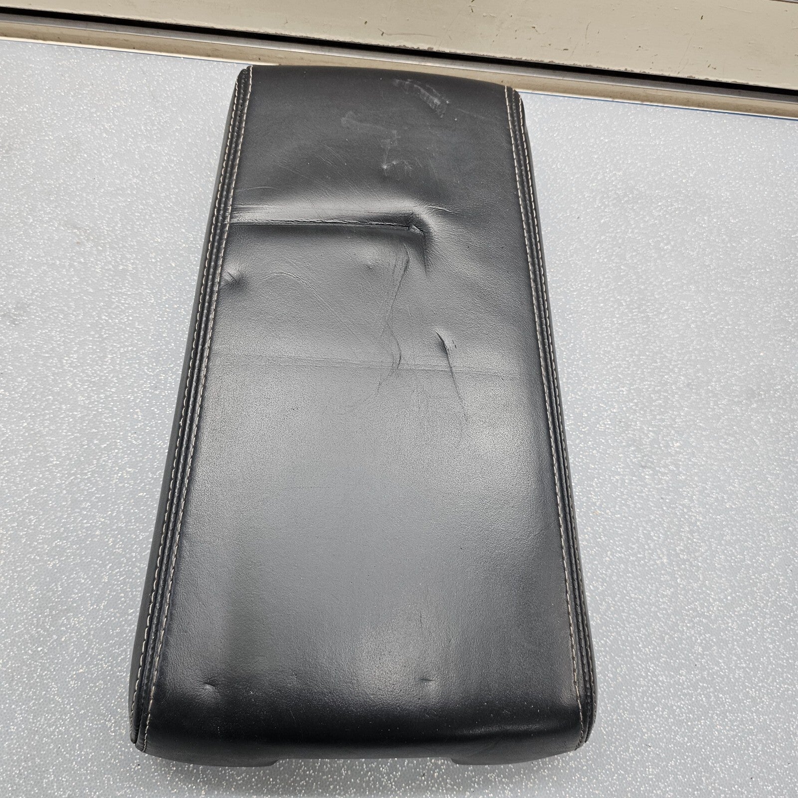 🔥07-11 Nitro Liberty Center Console Lid Arm Rest Top Pad Cover Assembly Black