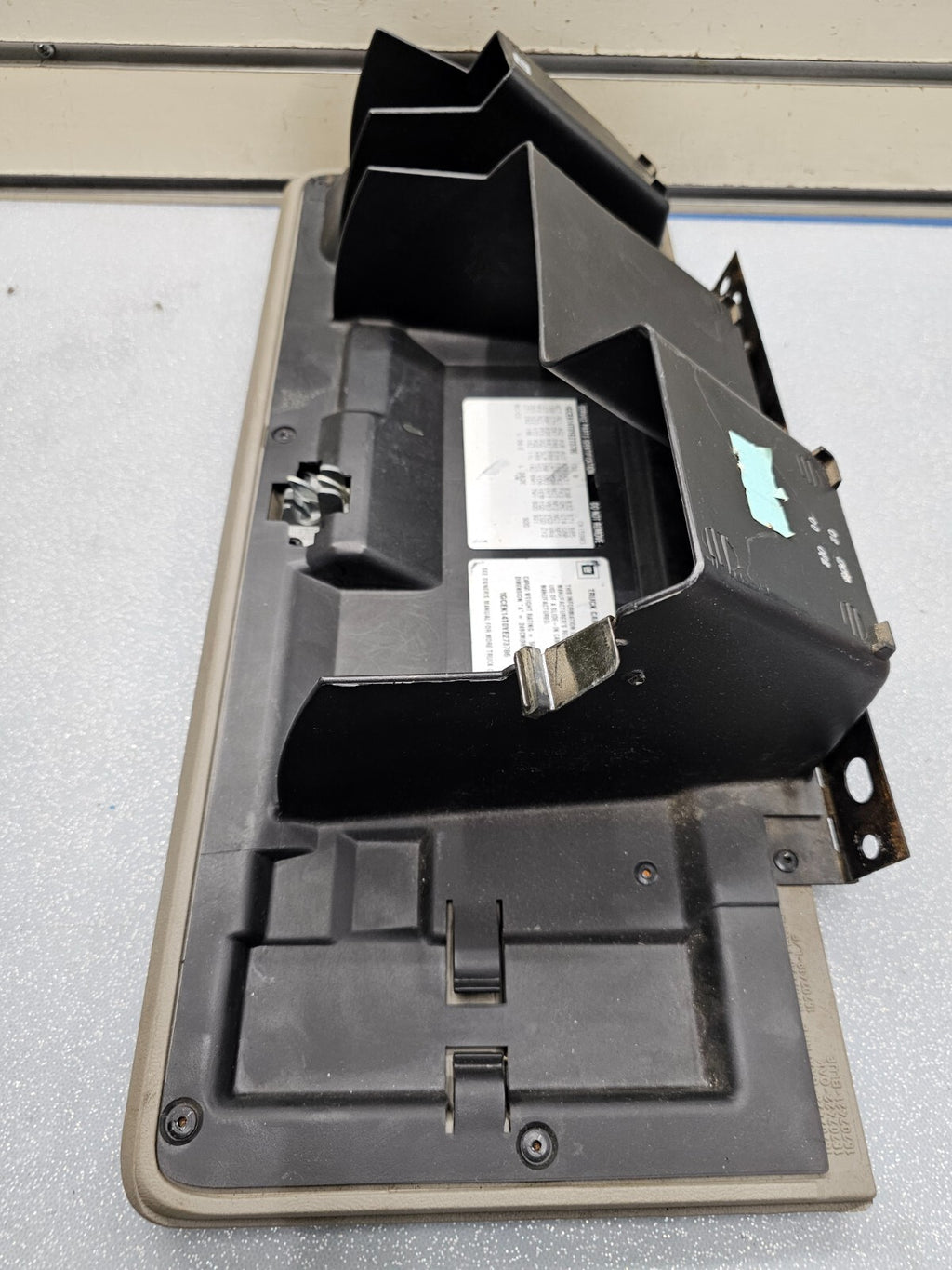 99-06 SILVERADO SIERRA Dash GLOVE BOX Storage Compartment Door Assembly Tan G3