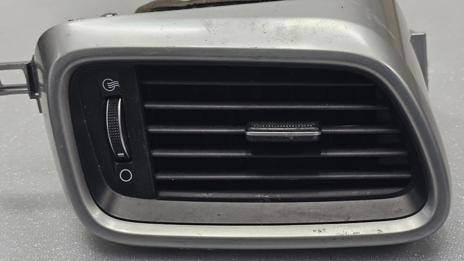 🔥16-18 KIA SORENTO DASH RIGHT PASSENGER AIR VENT A/C AC HEATER PANEL SILVER OEM