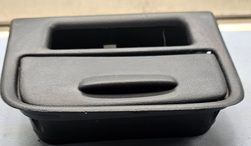 🔥99-02 SILVERADO TAHOE SIERRA CENTER CONSOLE FRONT LOWER BEZEL STORAGE BLACK