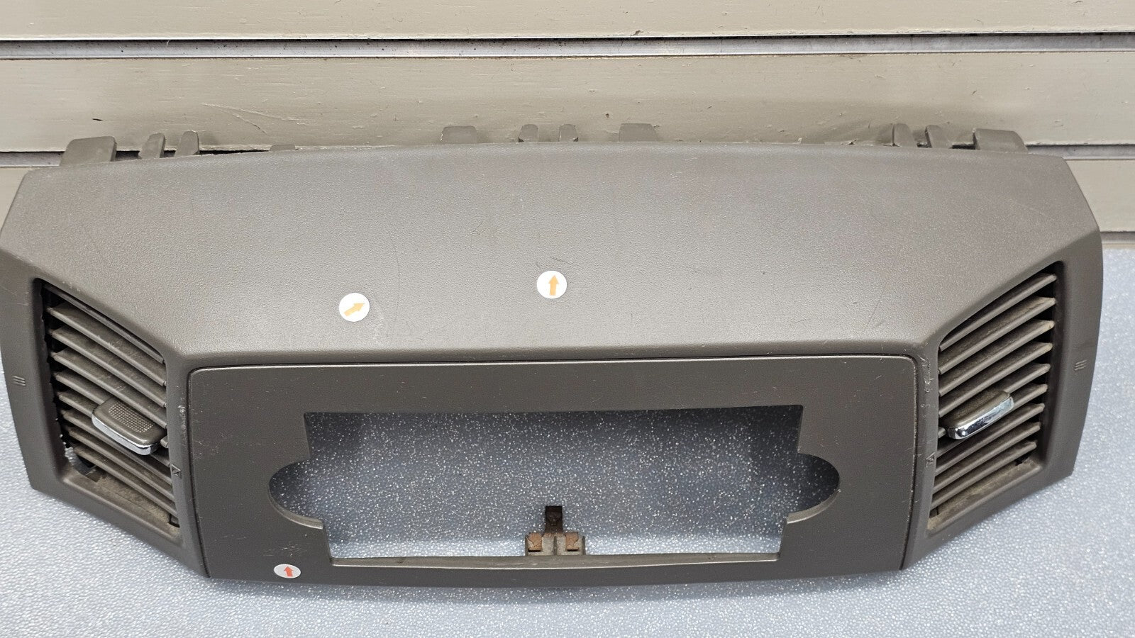 🔥05-07 Jeep Grand Cherokee Dash Radio Stereo Display Bezel Trim Panel TAN B30