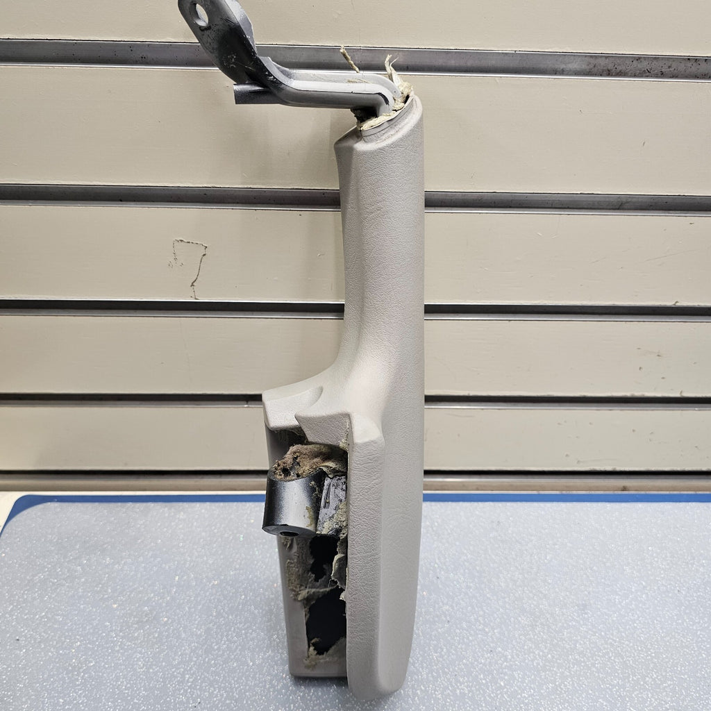 02-09 TRAILBLAZER Door Panel ARMREST Pull Handle RIGHT Passenger Light GRAY H4