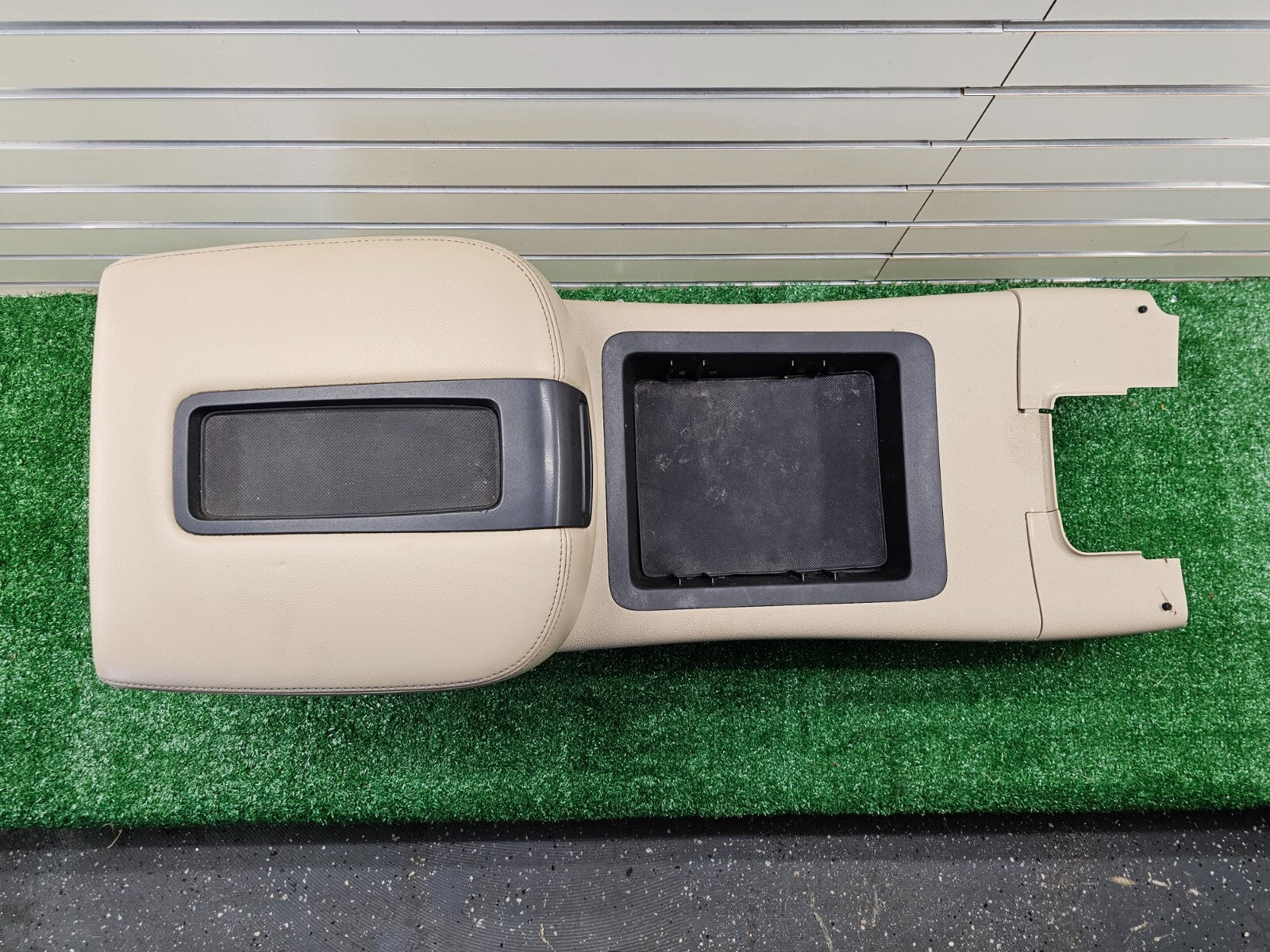 🔥07-13 CHEVY SILVERADO GMC SIERRA Floor Center Console Armrest Assembly TAN
