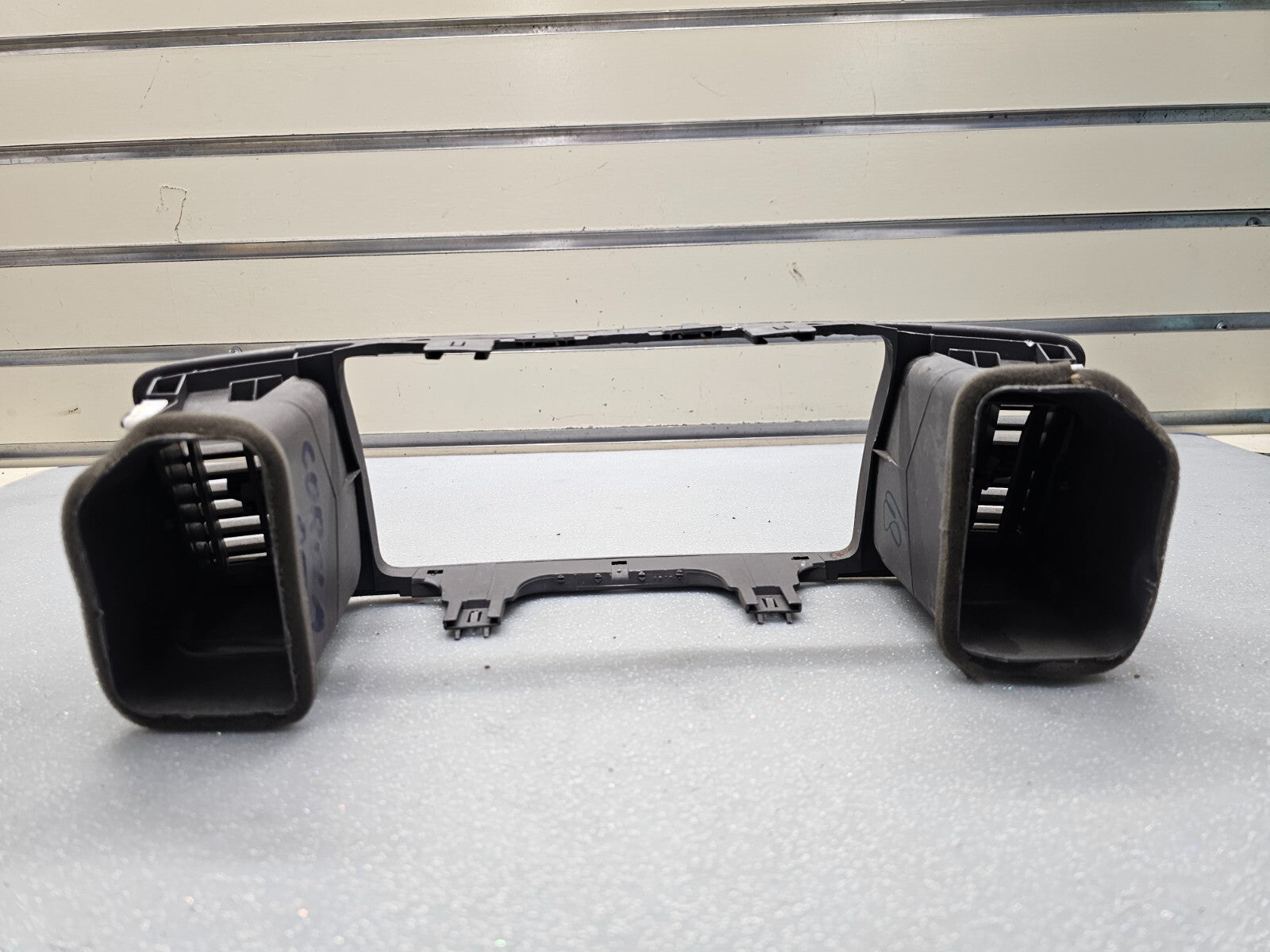 🔥03-08 TOYOTA COROLLA CENTER DASH RADIO SURROUND BEZEL TRIM PANEL OEM BLACK B28