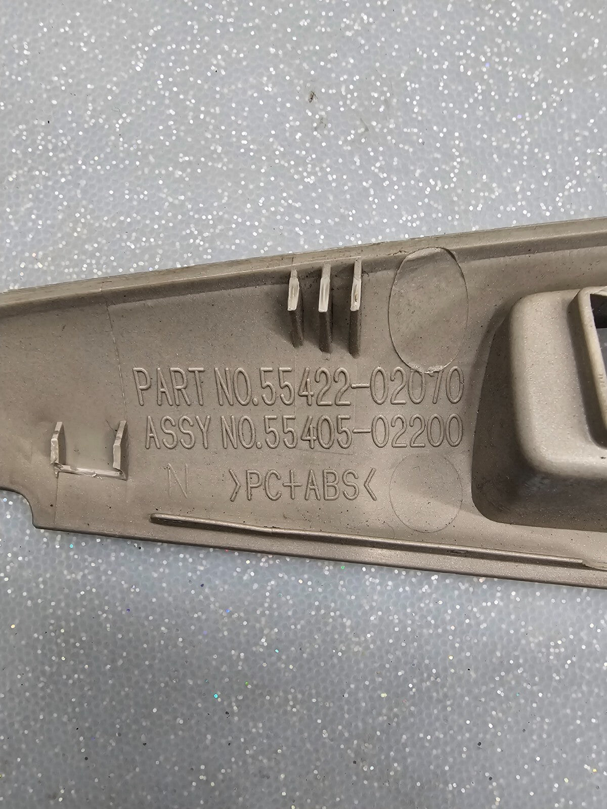 09-12 Toyota Matrix Pontiac Vibe Stereo Radio Dash Bezel Trim Vent SILVER B61