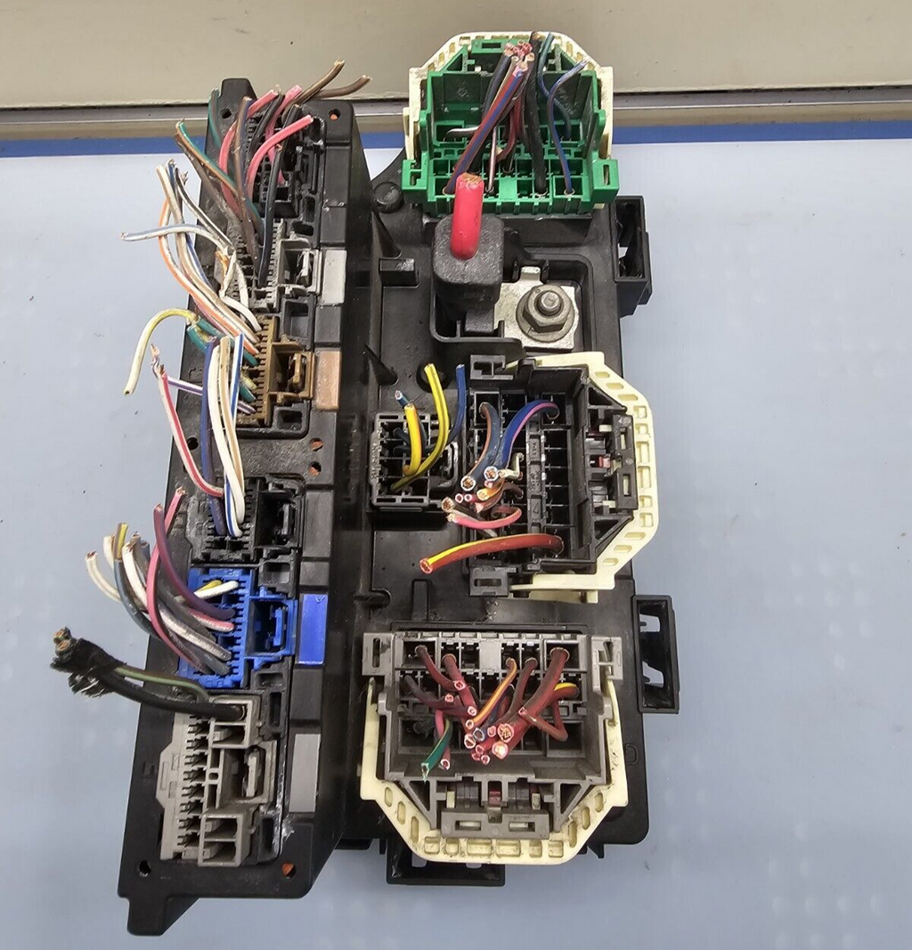 🔥08-09 Dodge Caliber Jeep Patriot Compass TIPM Power Module Relay Fuse Box OEM