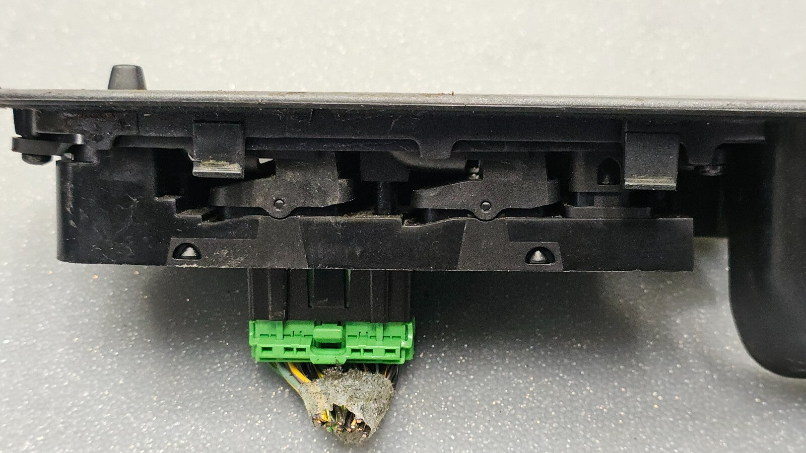 04-10 Volvo S40 V50 Front Left Driver Door Master Power Window Pull Switch Gray