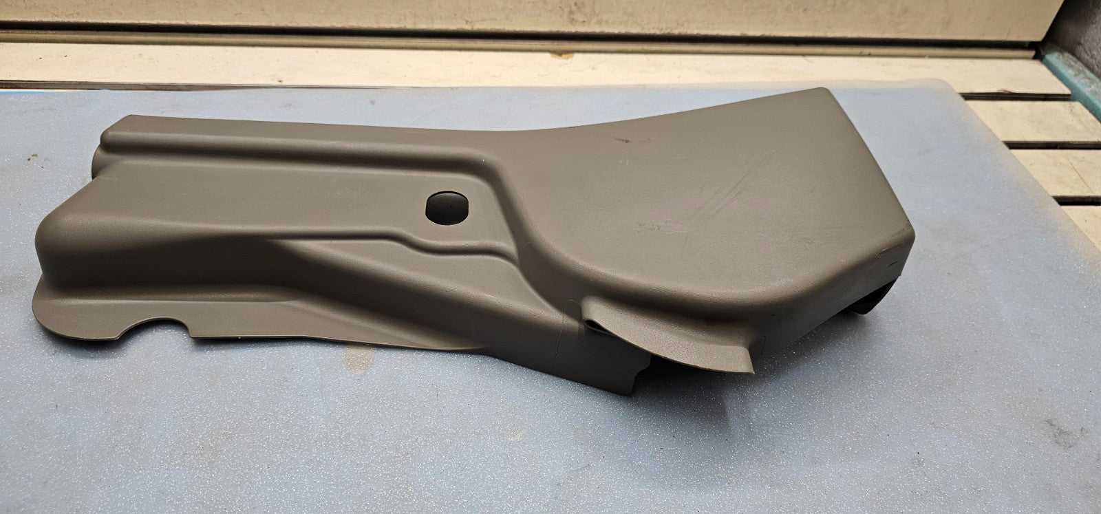 🔥03-07 Silverado Sierra Front RIGHT Passenger Seat Track Cover Trim Bezel GRAY