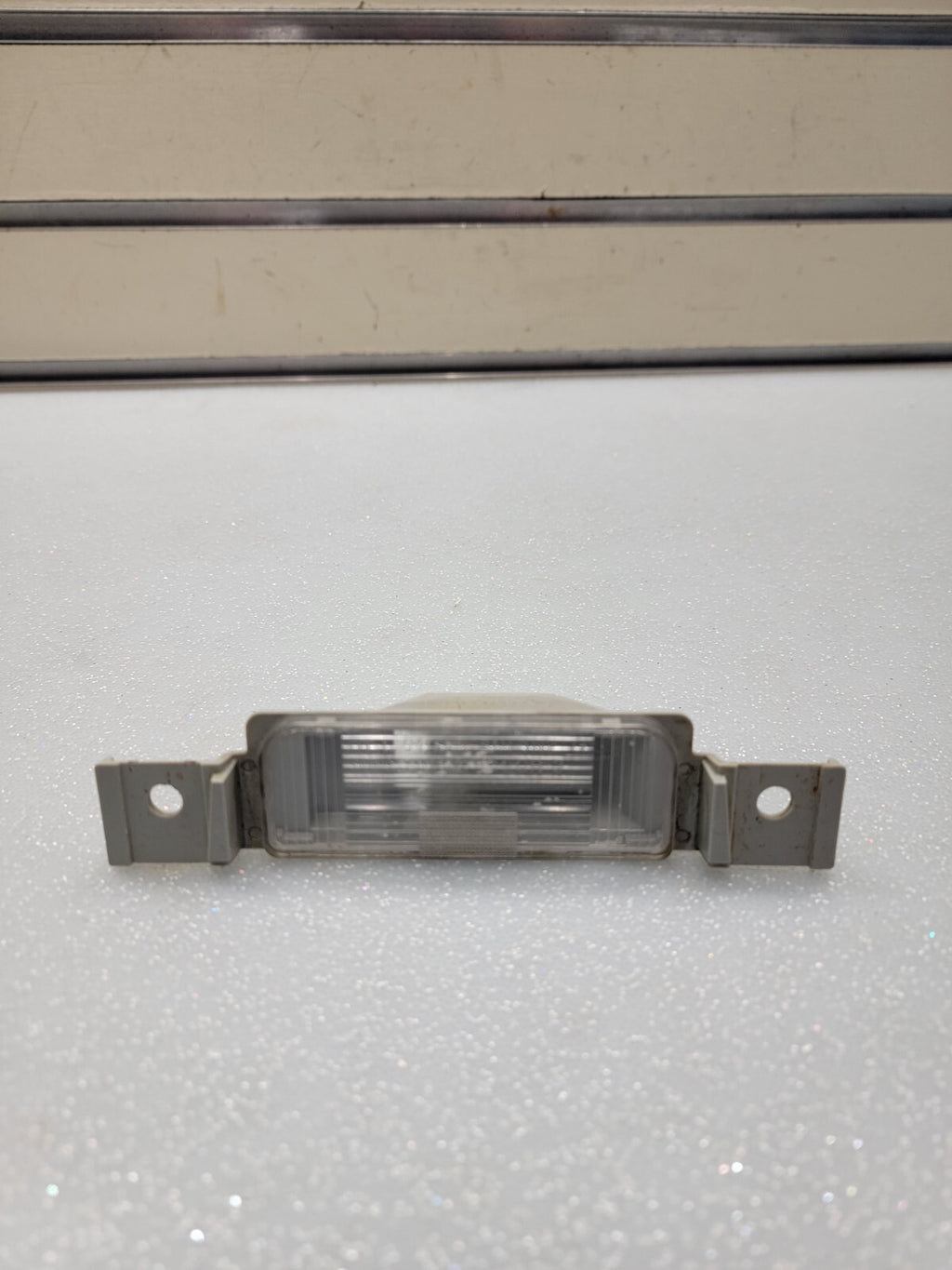 🔥08-12 CHEVY MALIBU 07-09 SATURN AURA LICENSE PLATE LIGHT LAMP ASSEMBLY OEM