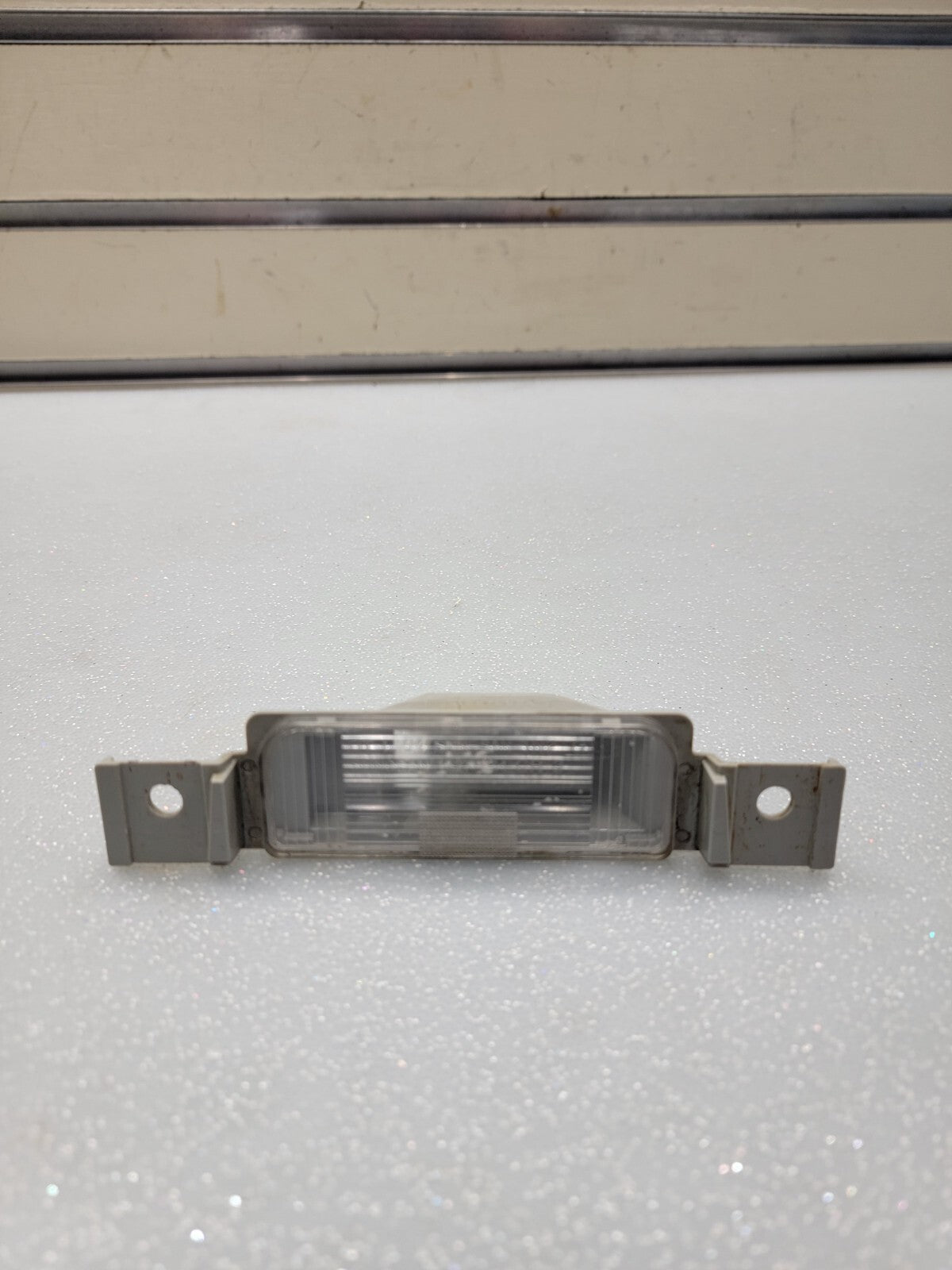 🔥08-12 CHEVY MALIBU 07-09 SATURN AURA LICENSE PLATE LIGHT LAMP ASSEMBLY OEM