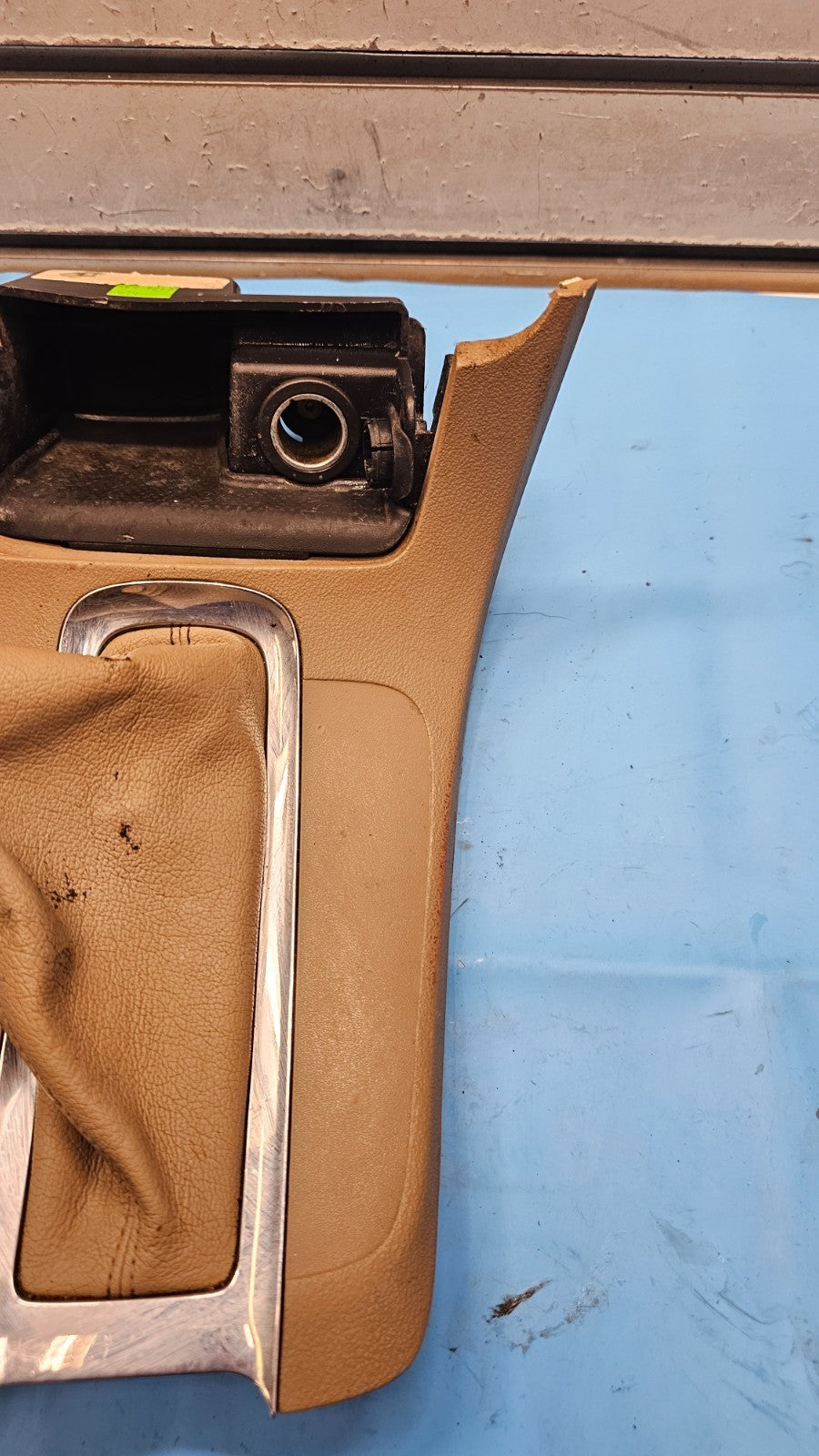 🔥08-12 MALIBU AUTOMATIC TRANSMISSION FLOOR GEAR LEVER SHIFTER TRIM BEZEL TAN