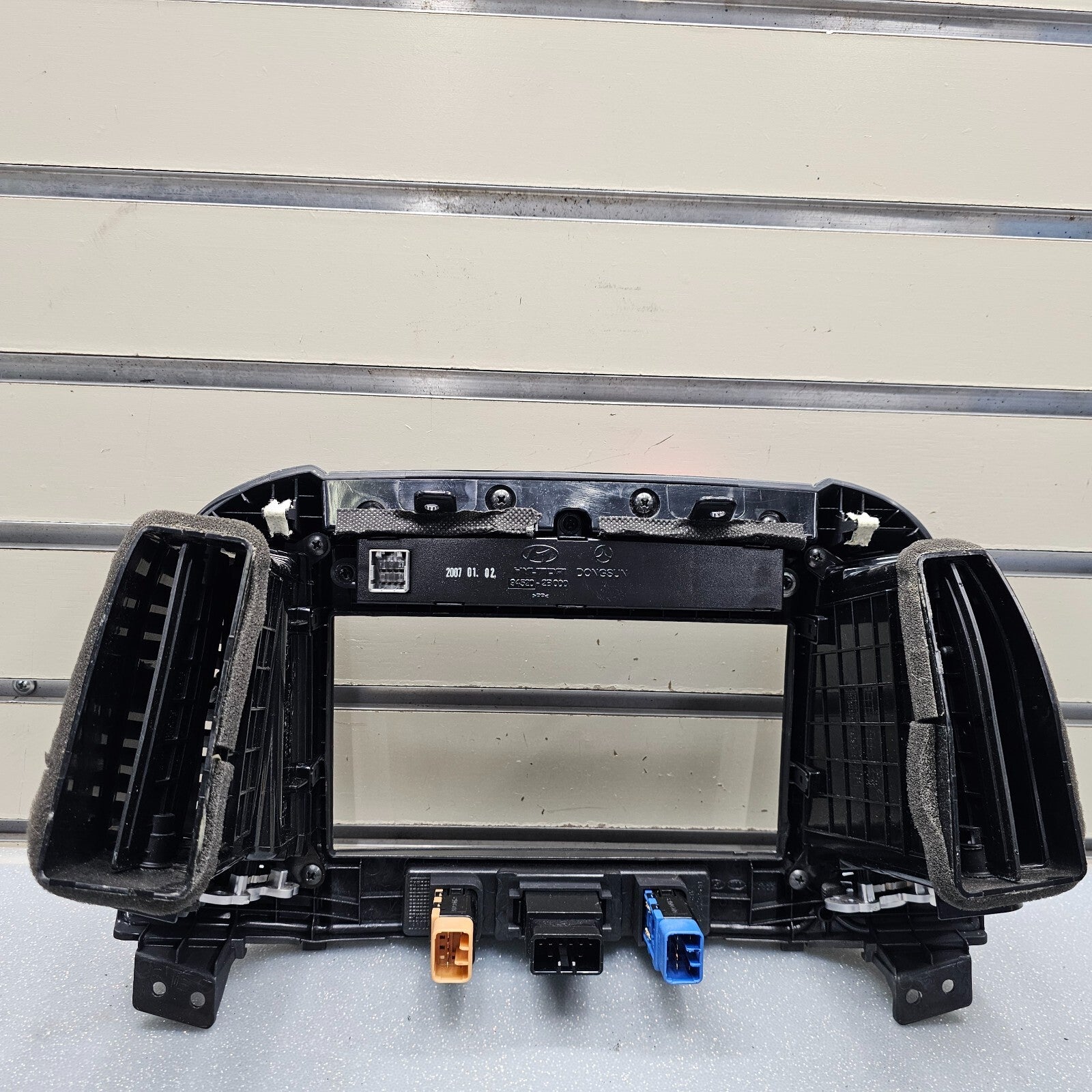 🔥10-12 Hyundai Santa Fe Dash Radio Display Bezel Climate Trim Panel Black B53