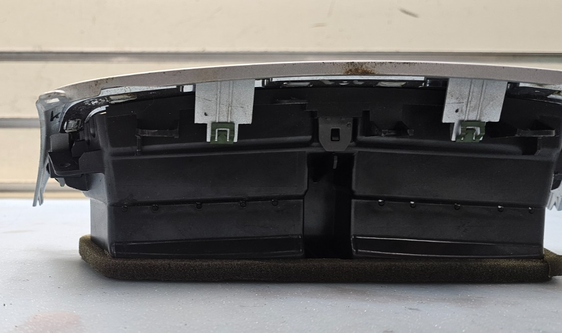🔥08-12 Chevy MALIBU Dash A/C Heater AIR VENT Front Center Bezel Trim Silver