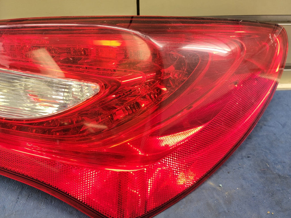 🔥2011 - 2014 Chrysler 200 Tail Light taillight tail lamp passenger side right