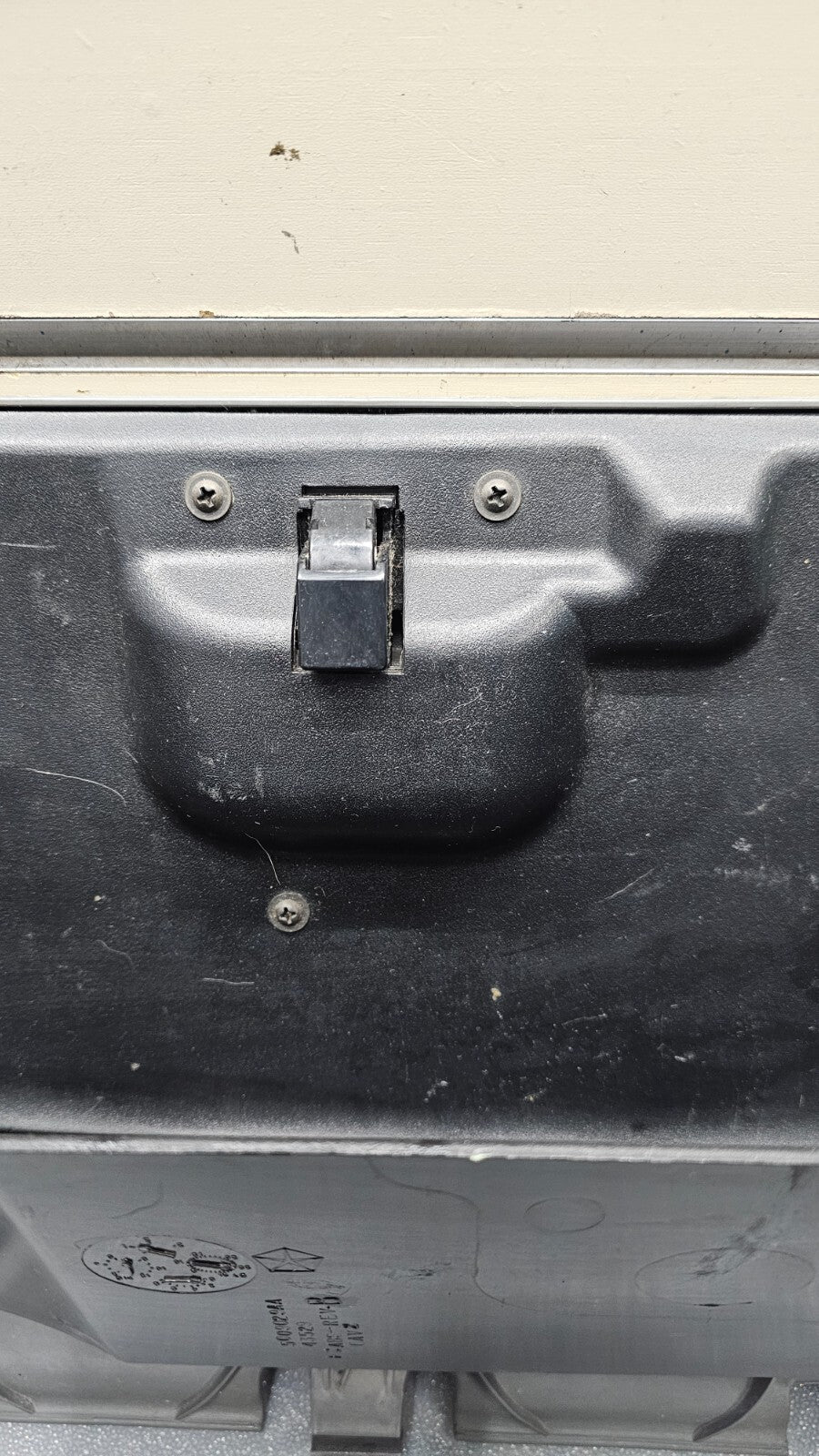 🔥01-07 CARAVAN TOWN COUNTRY VOYAGER DASH GLOVE BOX COMPARTMENT ASSEMBLY GRAY