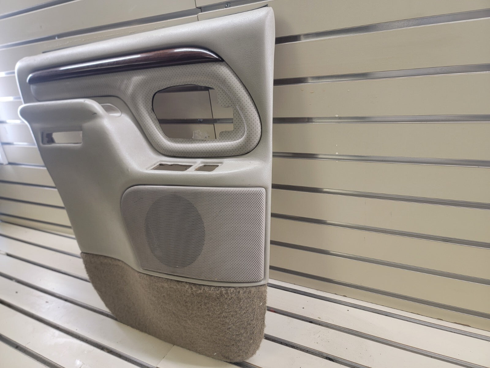 🔥1995-1999 Chevy GMC Silverado escalade DOOR PANEL Rear left Side Auto TAN D2