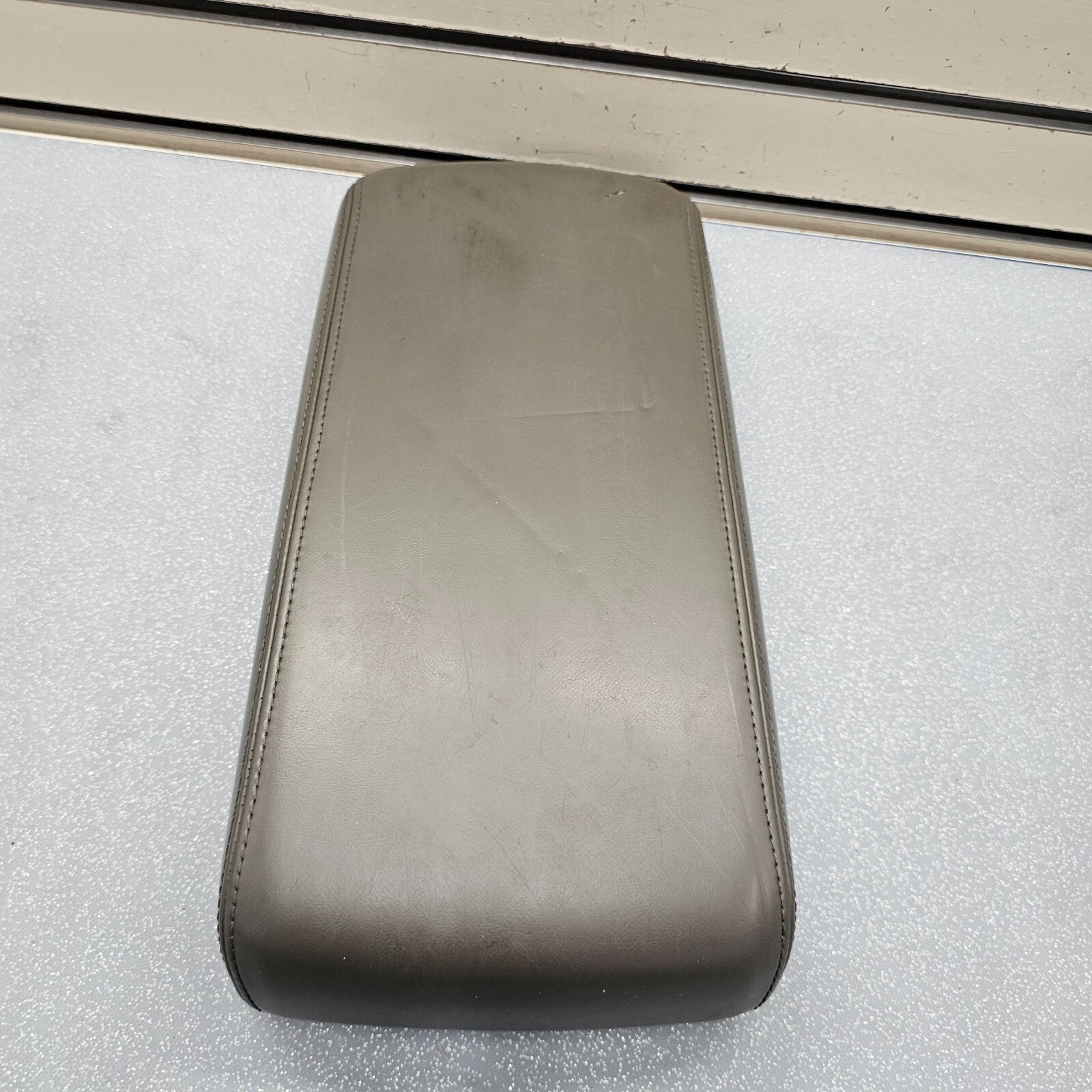 🔥08-10 Dodge Charger Center Console Arm Rest Lid Leather Assembly Cover Tan OEM
