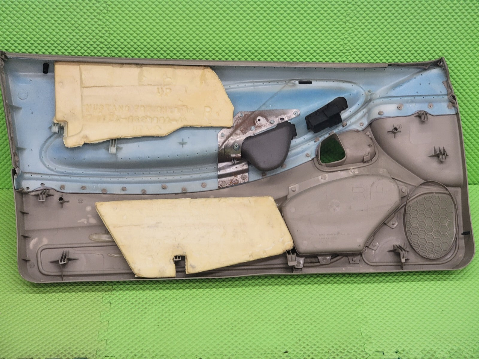🔥94-04 Ford MUSTANG Interior DOOR Panel Front RIGHT  w/Auto gray  D19