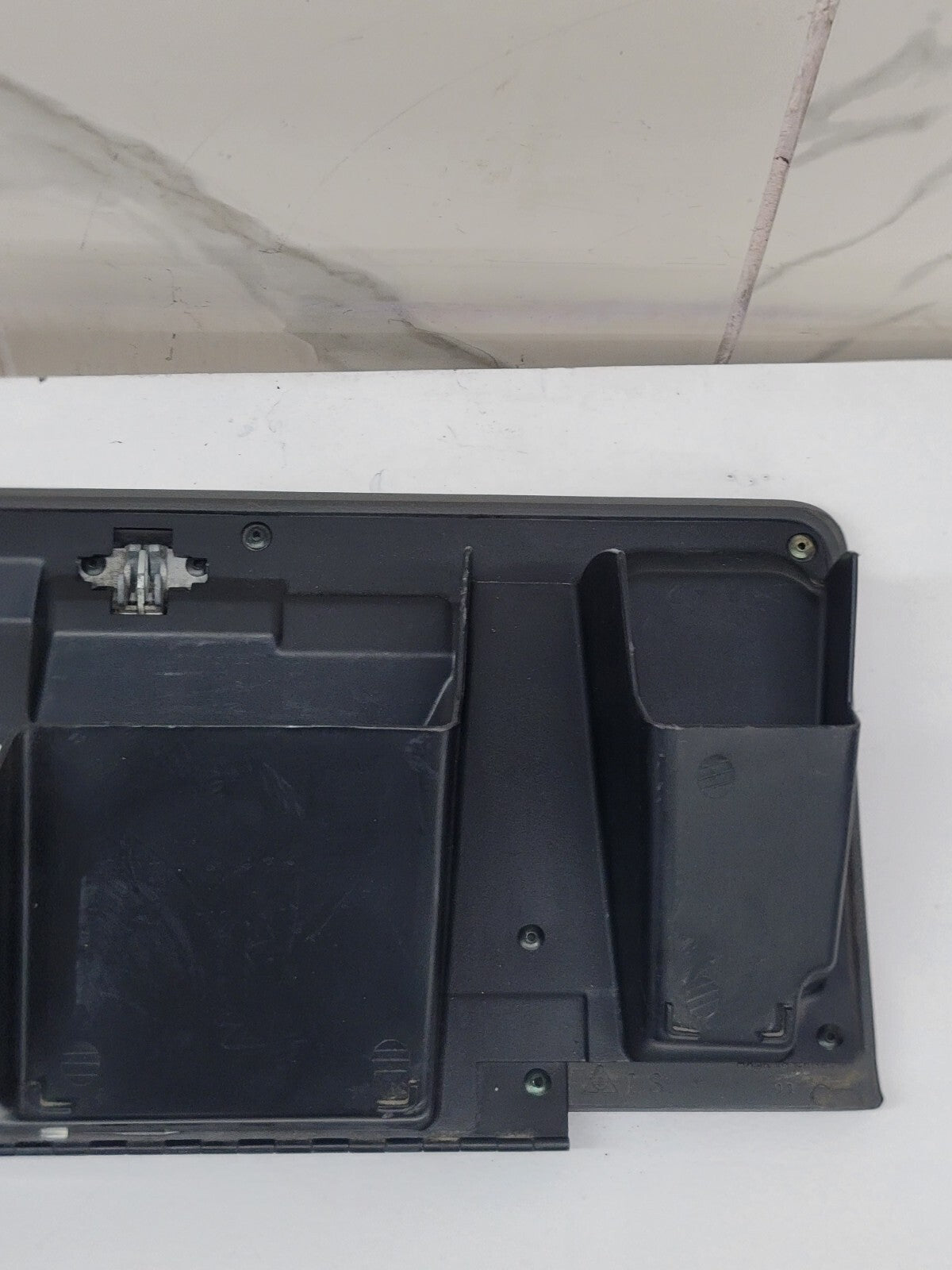 2002-2006 CADILLAC ESCALADE GLOVE BOX DASH STORAGE COMPARTMENT OE DARK GRAY G9