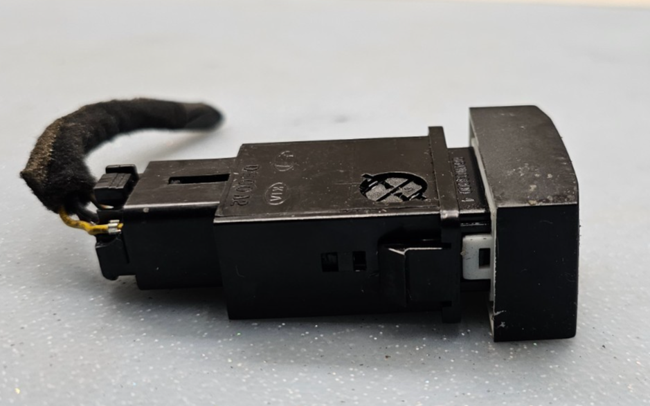 🔥03-06 Kia Sorento Dash Rear Windshield Defrost Control Button Switch Black OEM