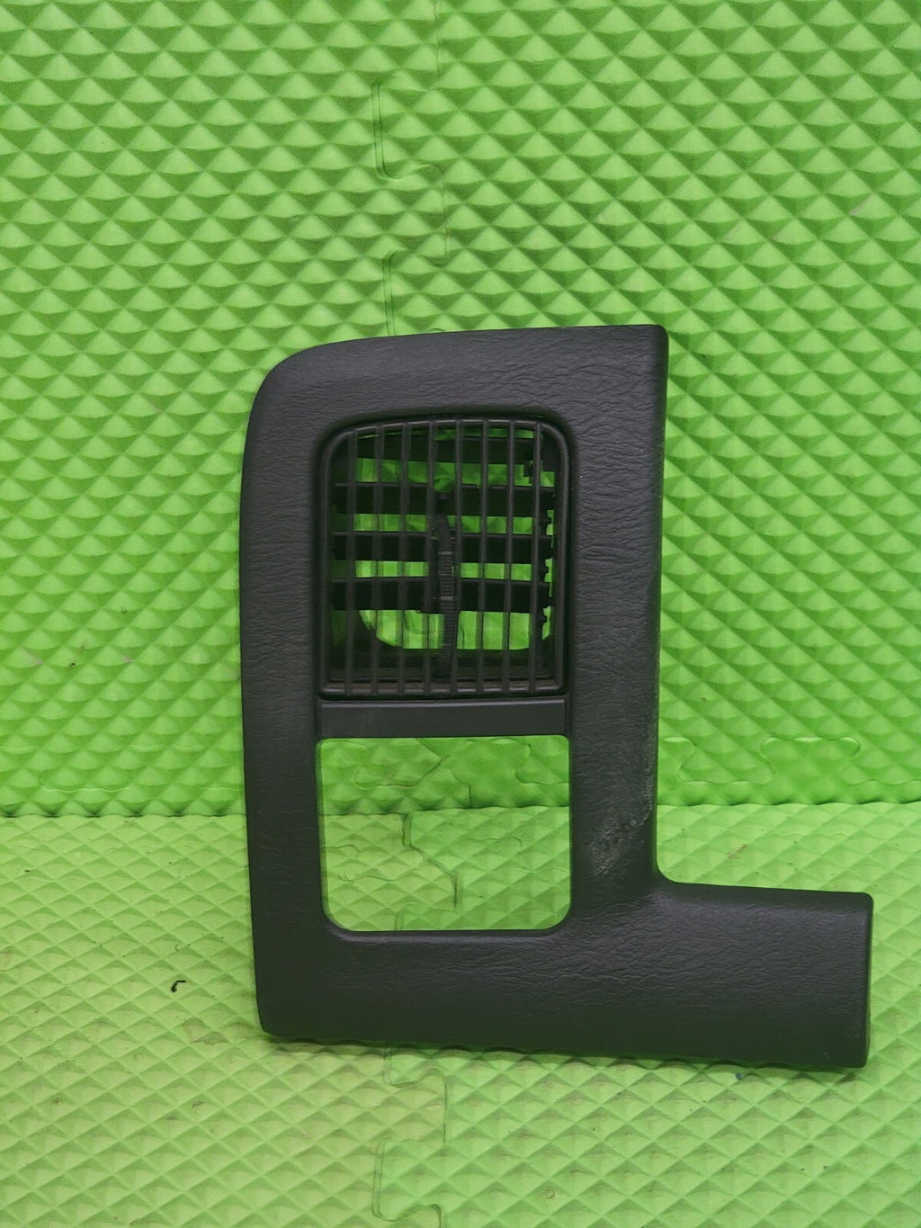 02-05 Dodge RAM Front Left Driver Side A/C Heat Air Vent Taupe BLACK VT7