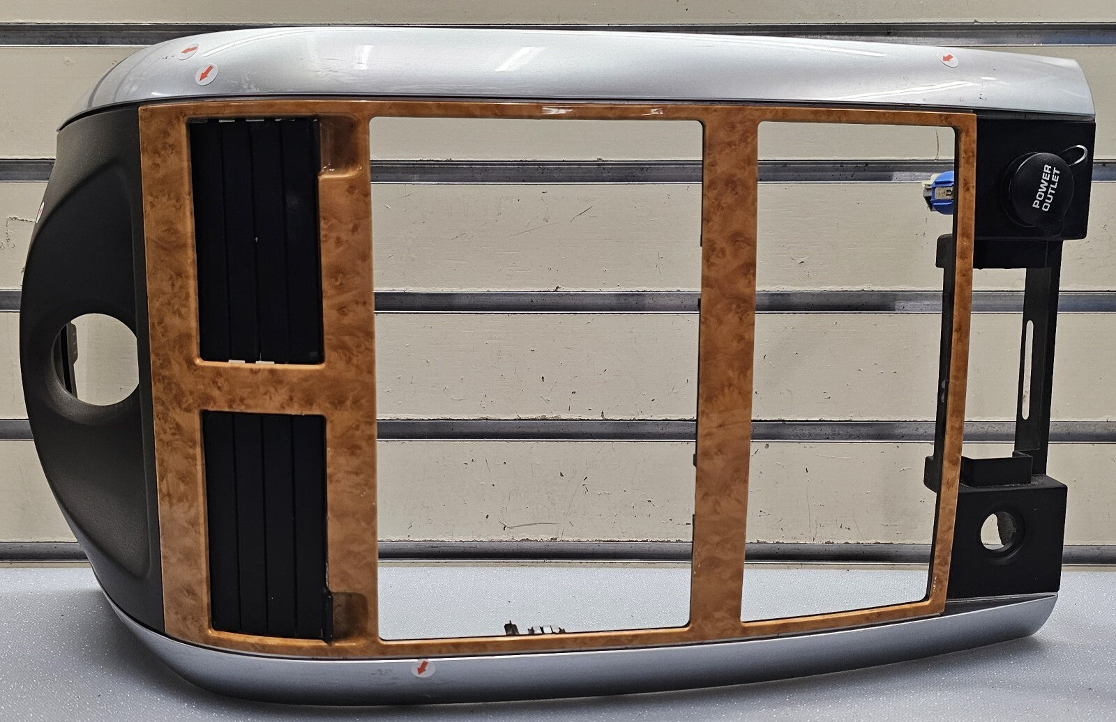 🔥07-09 Chrysler ASPEN Center Dash RADIO STEREO BEZEL TRIM INSTRUMENT PANEL WOOD