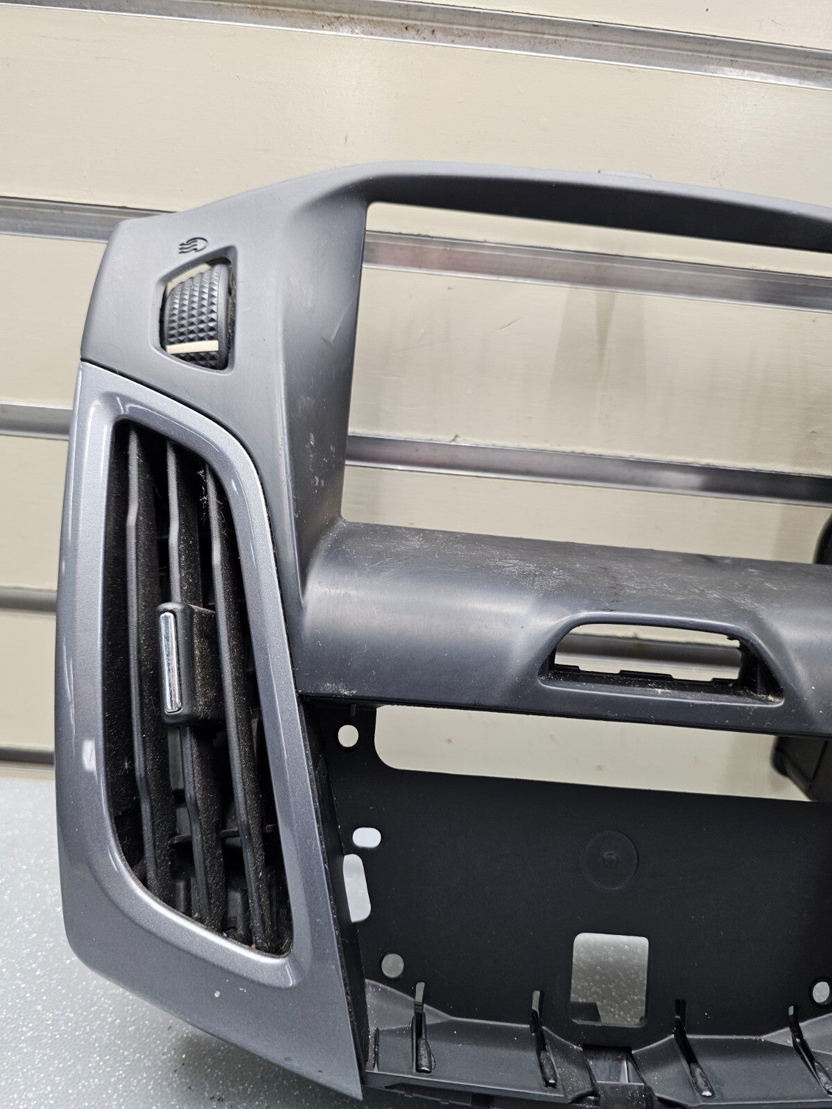 🔥12-14 FORD FOCUS CENTER DASH RADIO DISPLAY PANEL SURROUND BEZEL TRIM BLACK OEM