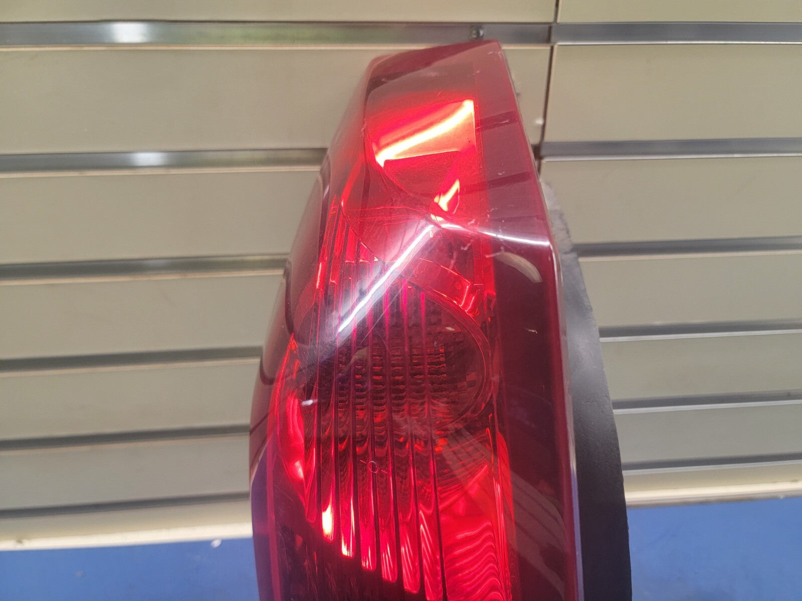🔥2003-2007 Cadillac CTS Sedan Taillight Lamp Assembly left Driver Side Chrome