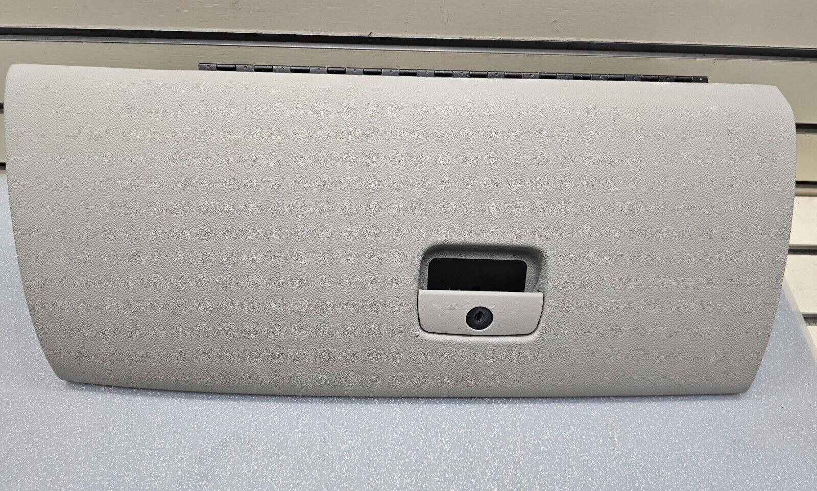 07-14 Silverado SIERRA Dash UPPER GLOVE BOX Storage Compartment Door LT GRAY G4