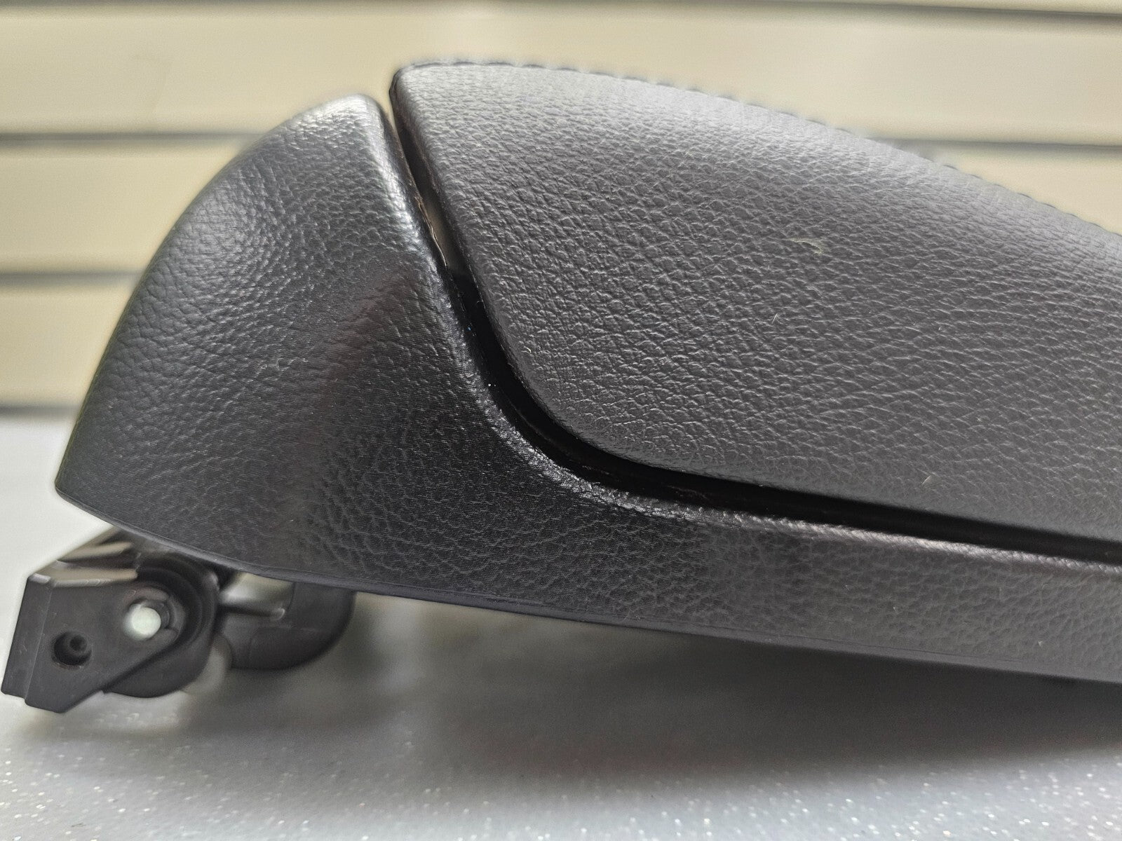 🔥10-16 Cruze Front Center Console Arm Rest Lid Cover Top Pad Assembly Black OEM