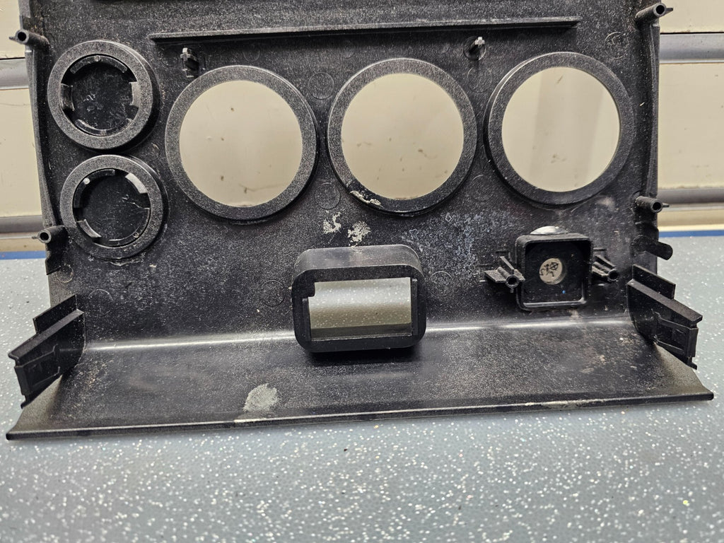 🔥04-07 NISSAN ARMADA STEREO RADIO DASH SURROUND PANEL TRIM BEZEL GREY