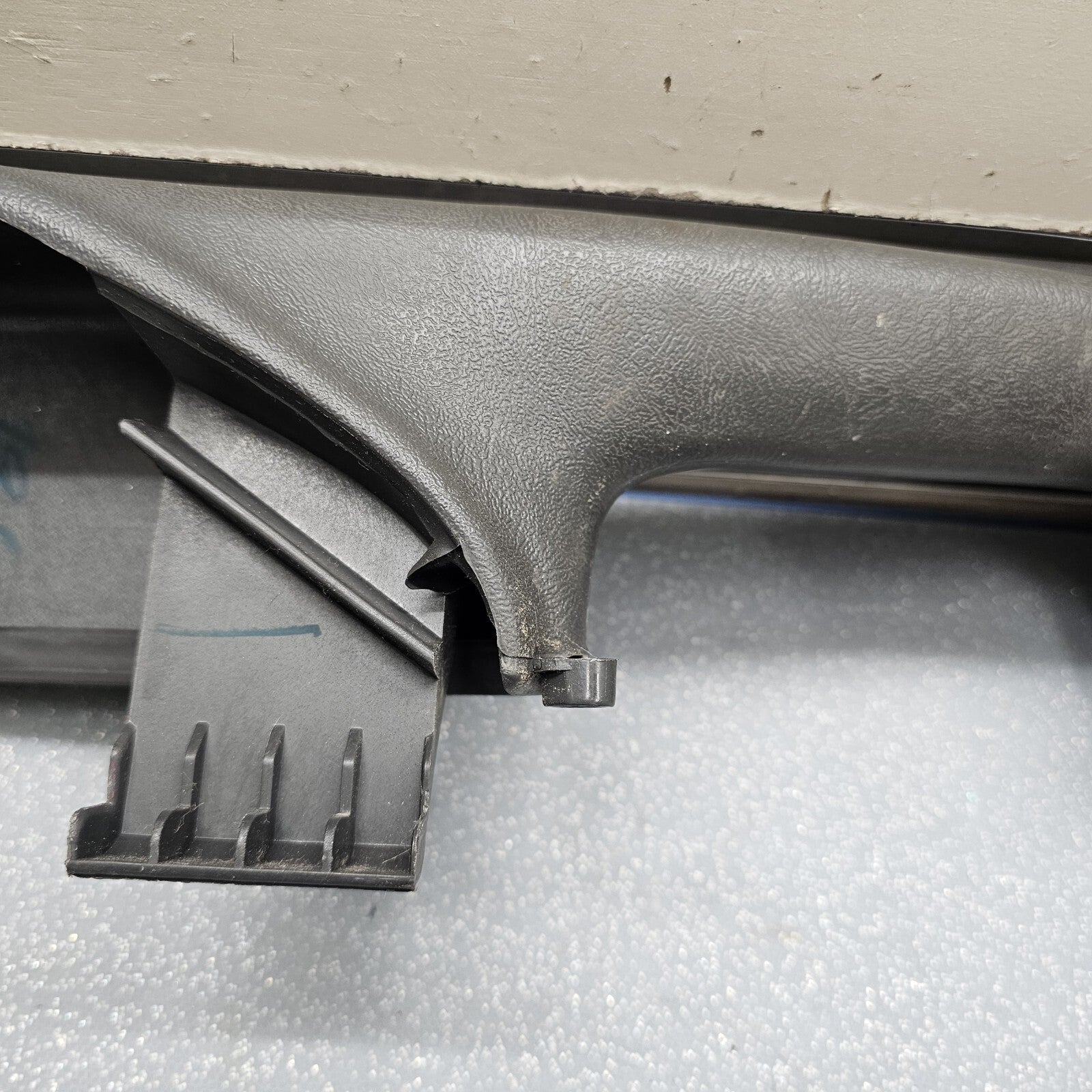 99-06 Chevy GMC Silverado TAHOE Door Panel ARMREST Front LEFT Handle DK GREY H3 