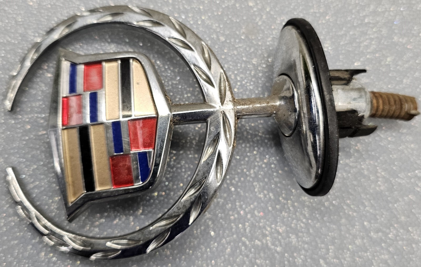 00-05 Cadillac Deville Hood Ornament Chrome Front Badge Decal Logo Emblem Bonnet