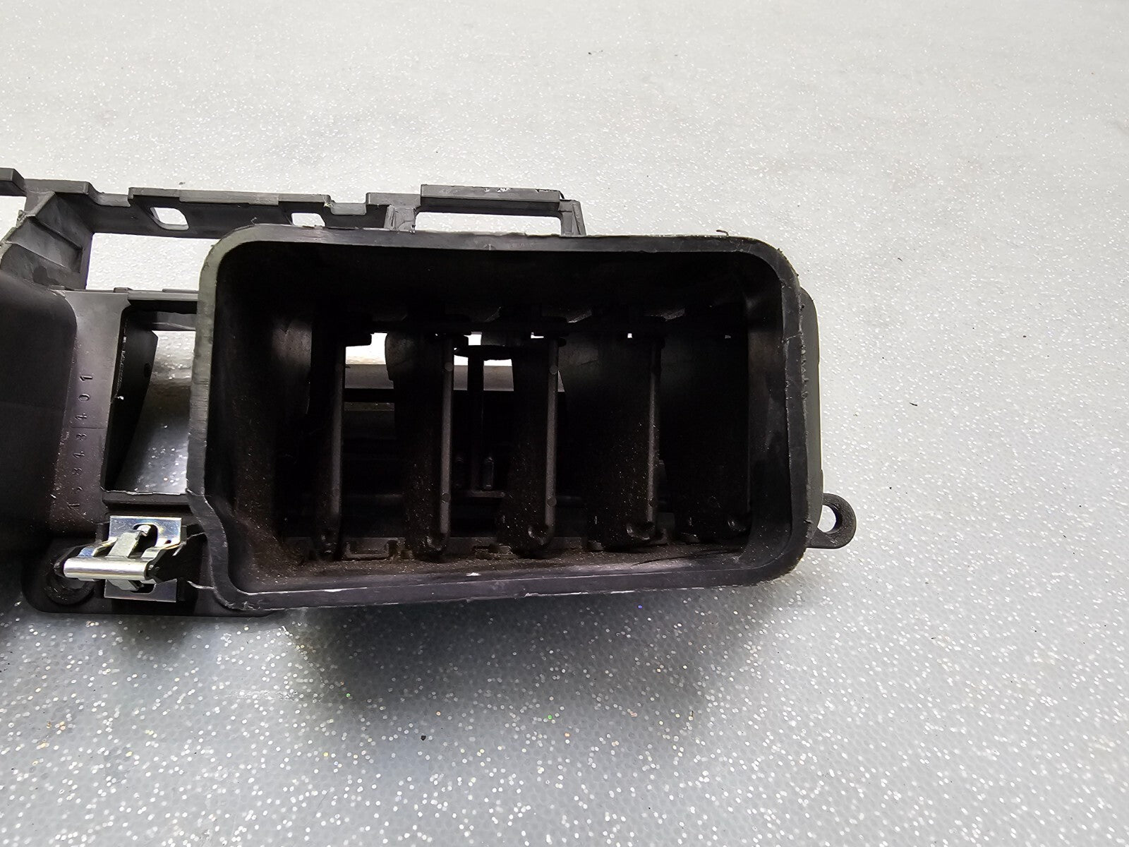 🔥05-06 Chevrolet Equinox Pontiac Torrent Front Dash Hazard AC Air Vent Grill