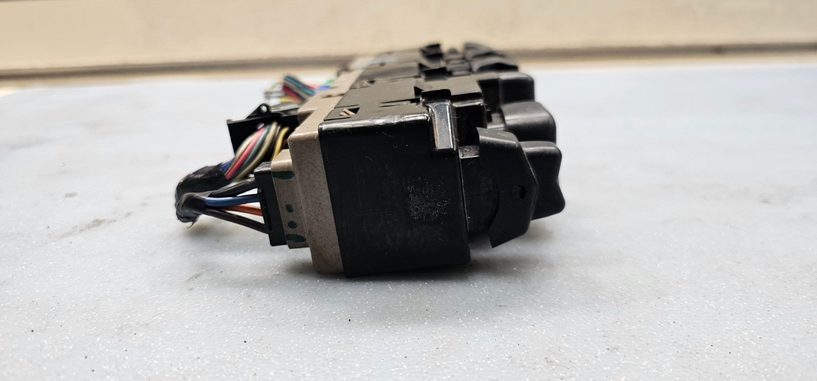 03-06 Silverado Sierra Power Left Driver Master Window Switch Assembly Black WS4