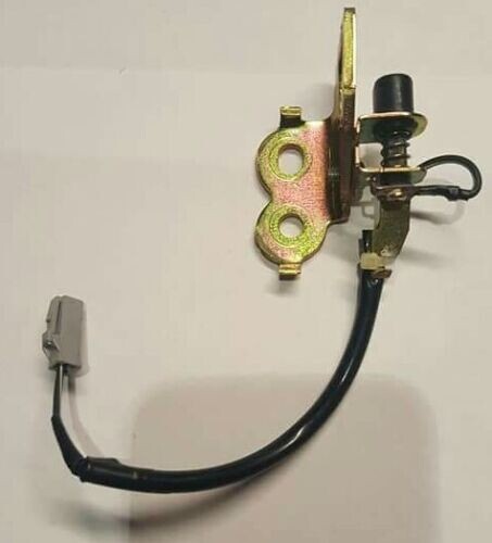 84-08TOYOTA Avalon Camry CorollaOEM trunk latch striker64620-06010 64621-1207/TC