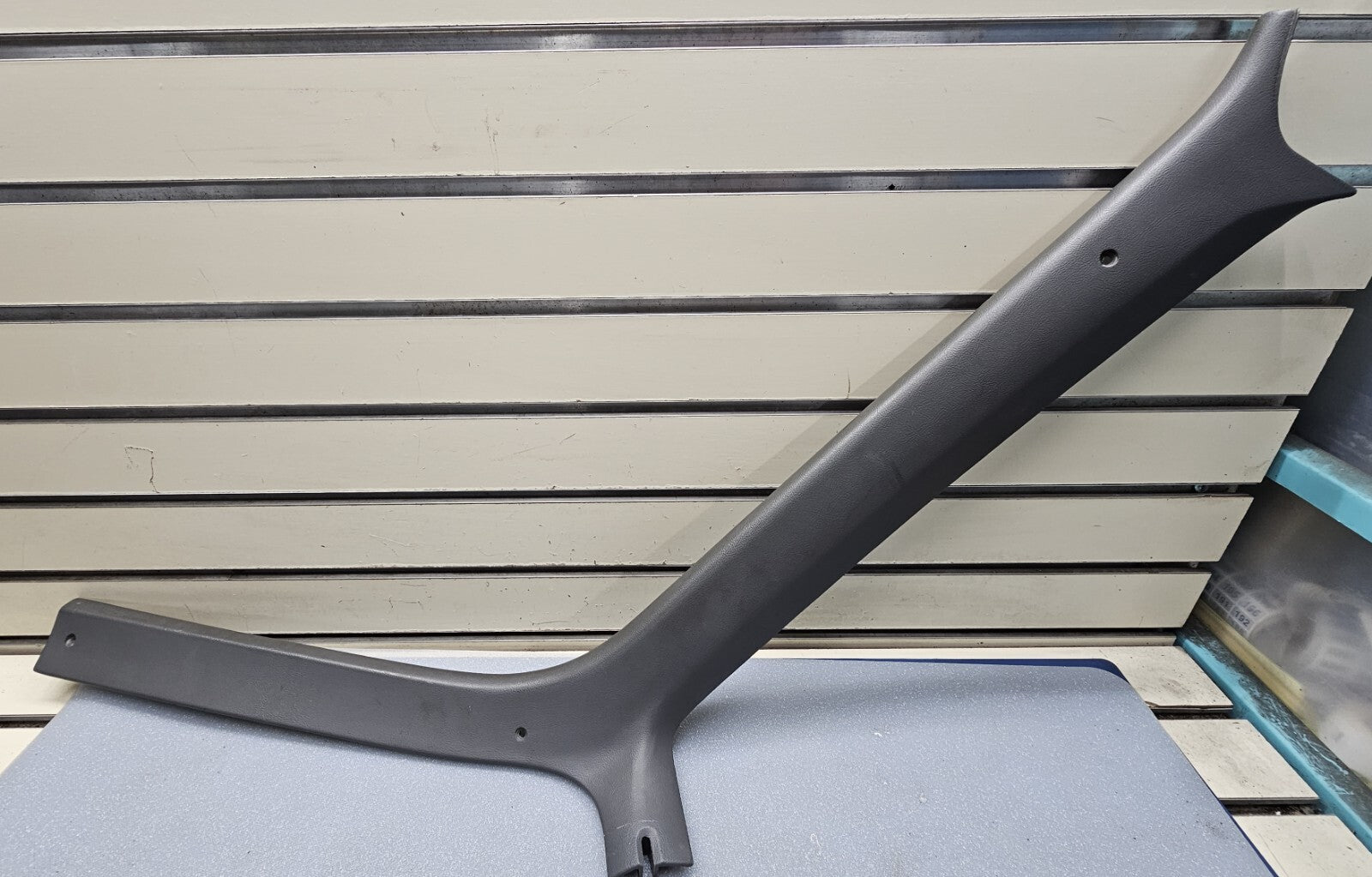 92-96 Ford F150 F250 BRONCO A Pillar Passenger RIGHT Roof Trim Molding GRAY p1