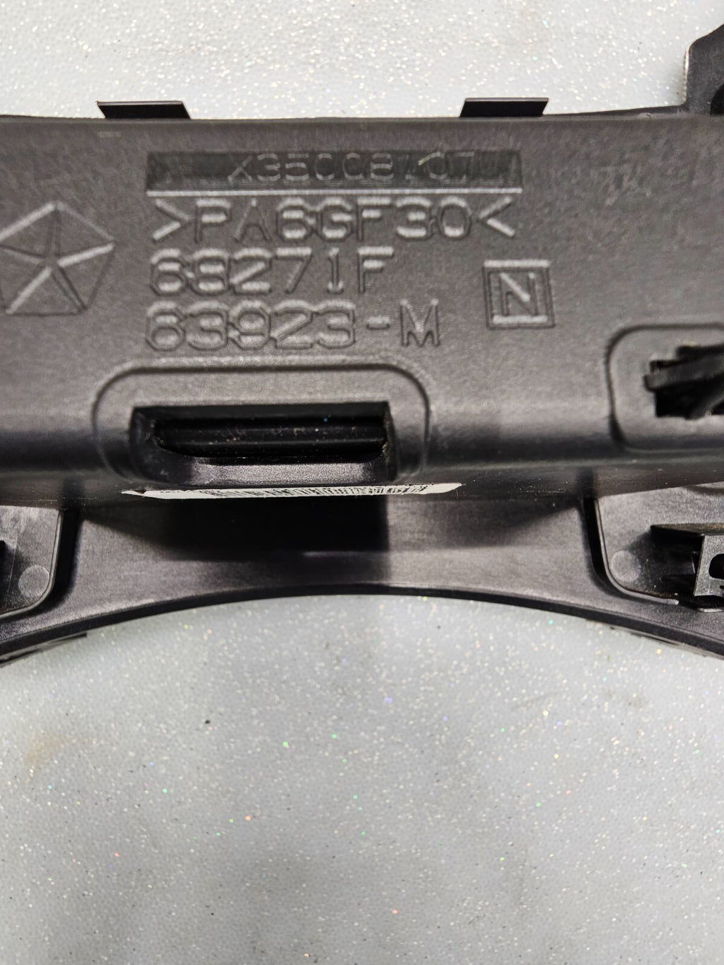 05-07 JEEP GRAND CHEROKEE DASH PANEL RADIO SURROUND TRIM BEZEL OEM SILVER B70