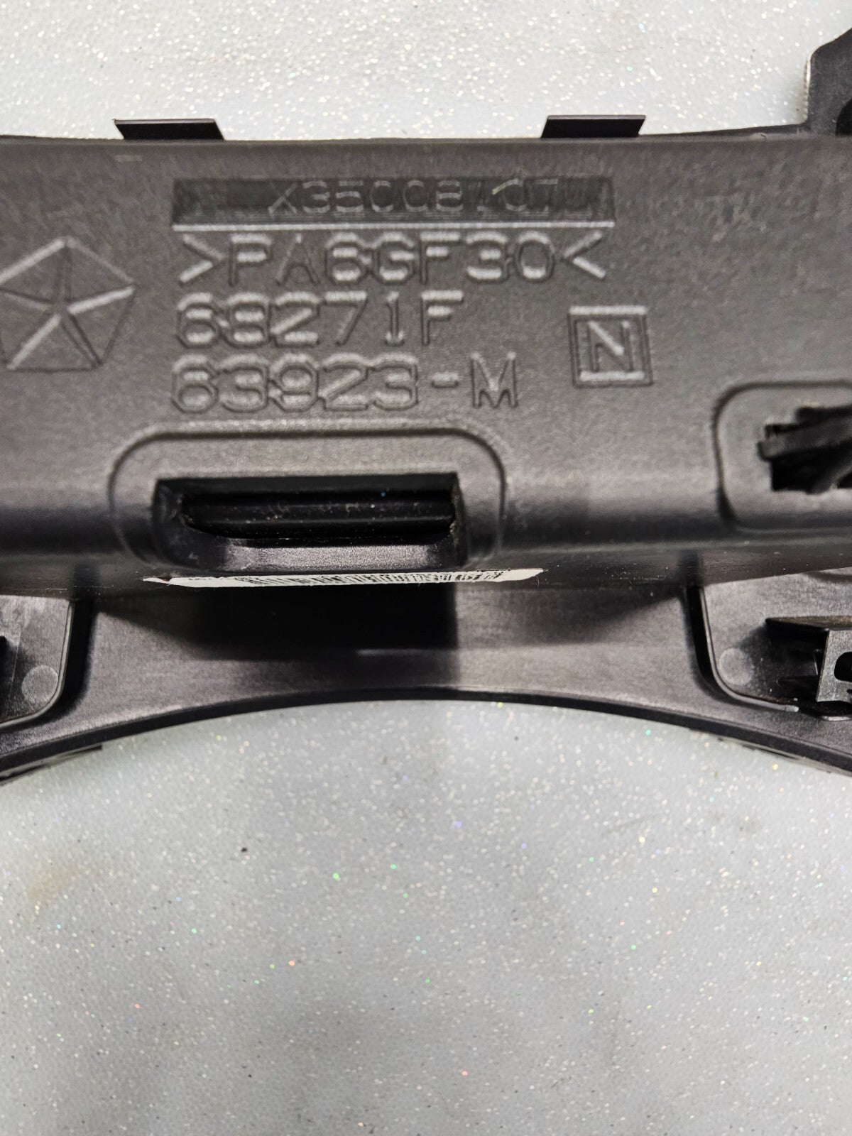 05-07 JEEP GRAND CHEROKEE DASH PANEL RADIO SURROUND TRIM BEZEL OEM SILVER B70