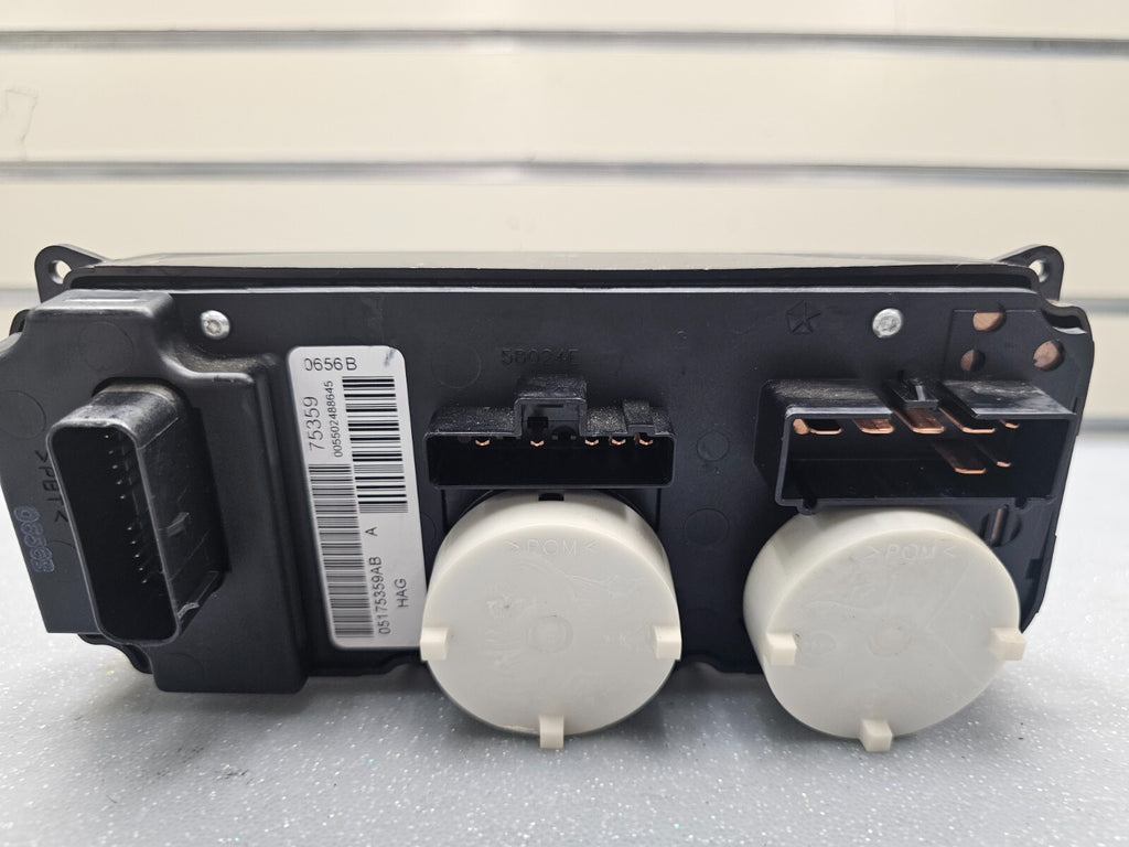 04-07 Dodge Caravan Town Country Dash AC Climate Temperature Heater Control OEM