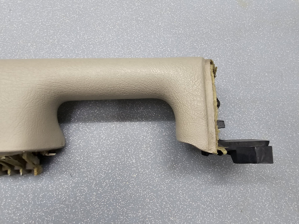 99-02 Chevrolet GMC Silverado Tahoe Front Right Door Armrest Handle Light Tan H1